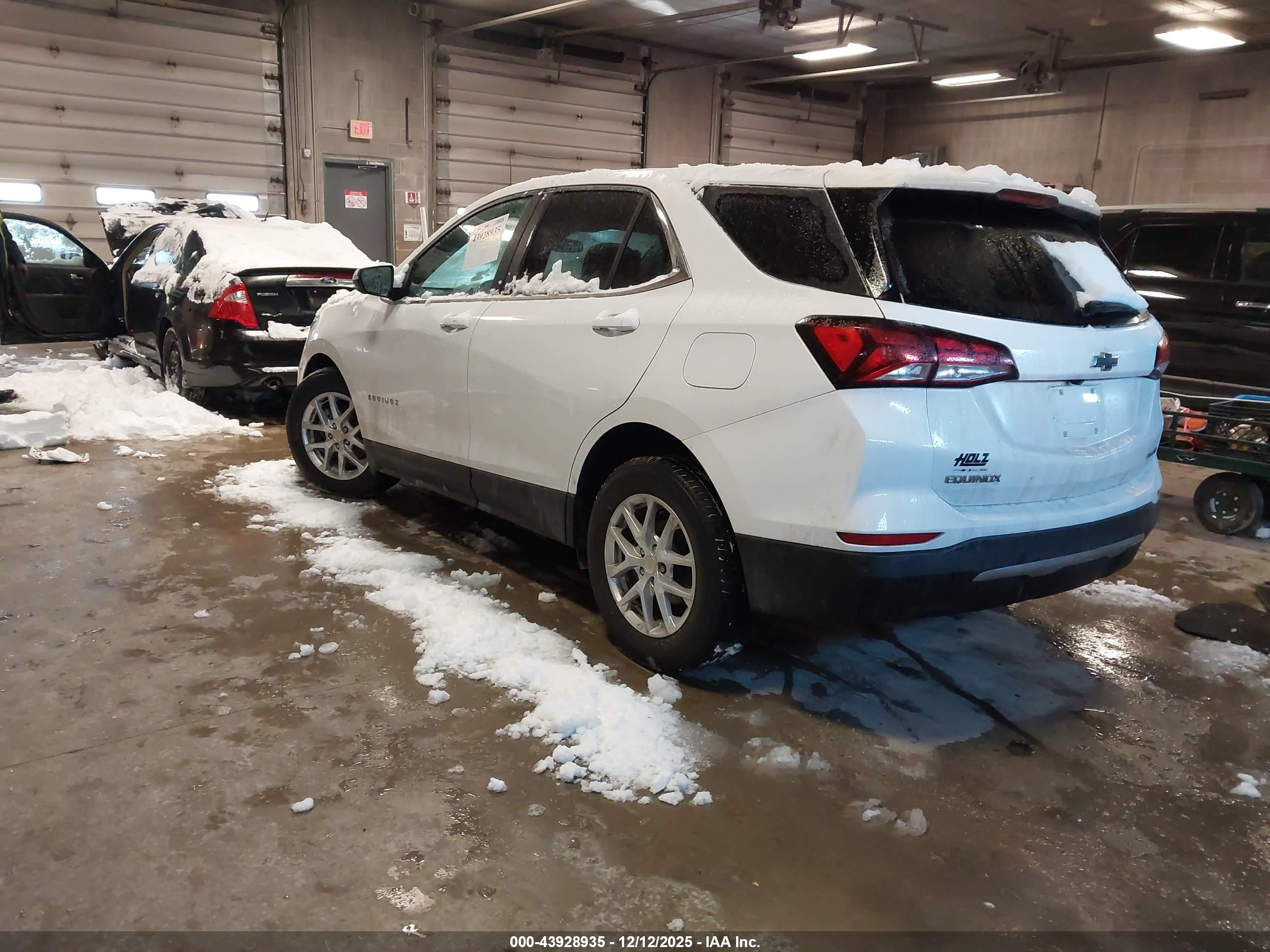 CHEVROLET EQUINOX image 3