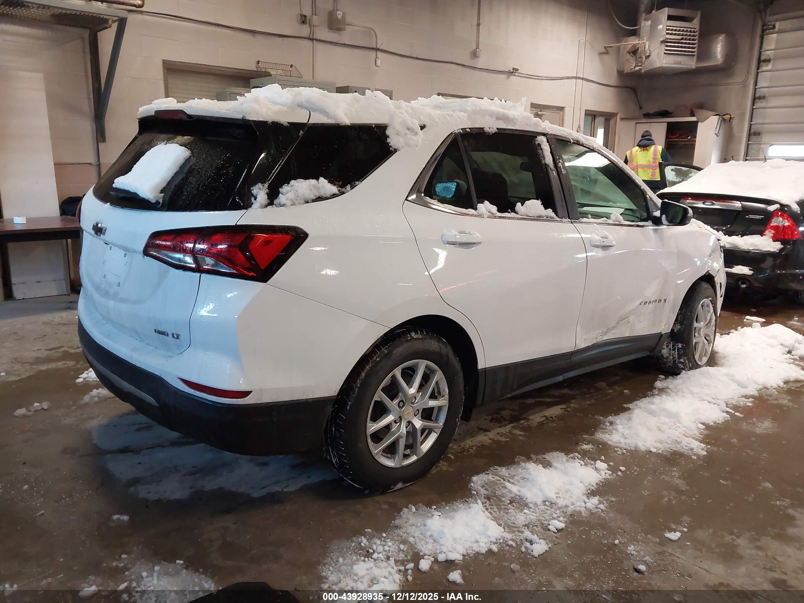 CHEVROLET EQUINOX image 4