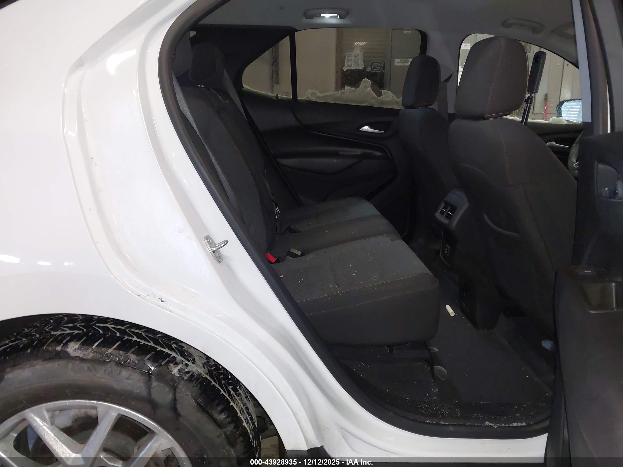 CHEVROLET EQUINOX image 8