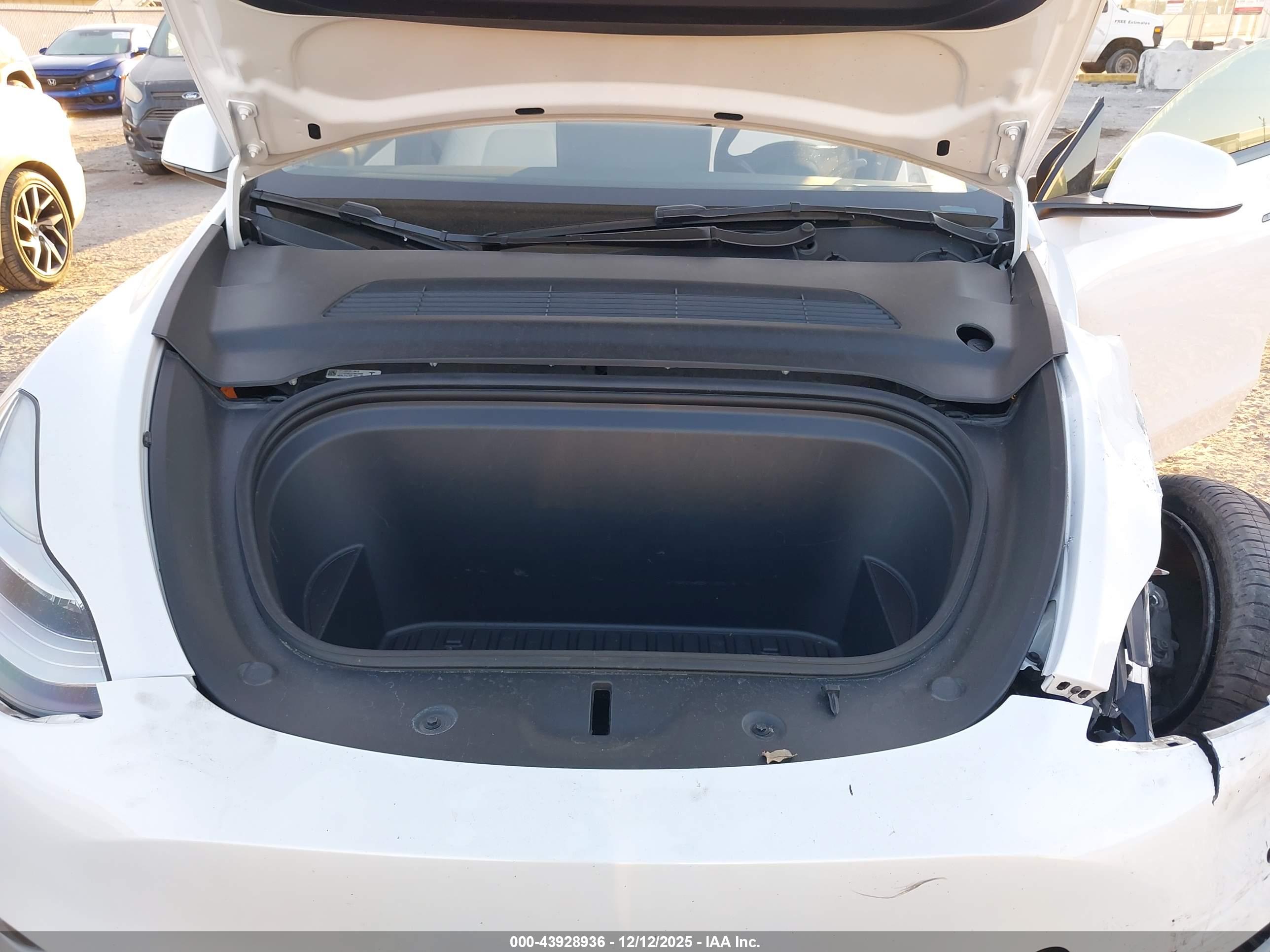 TESLA MODEL image 10