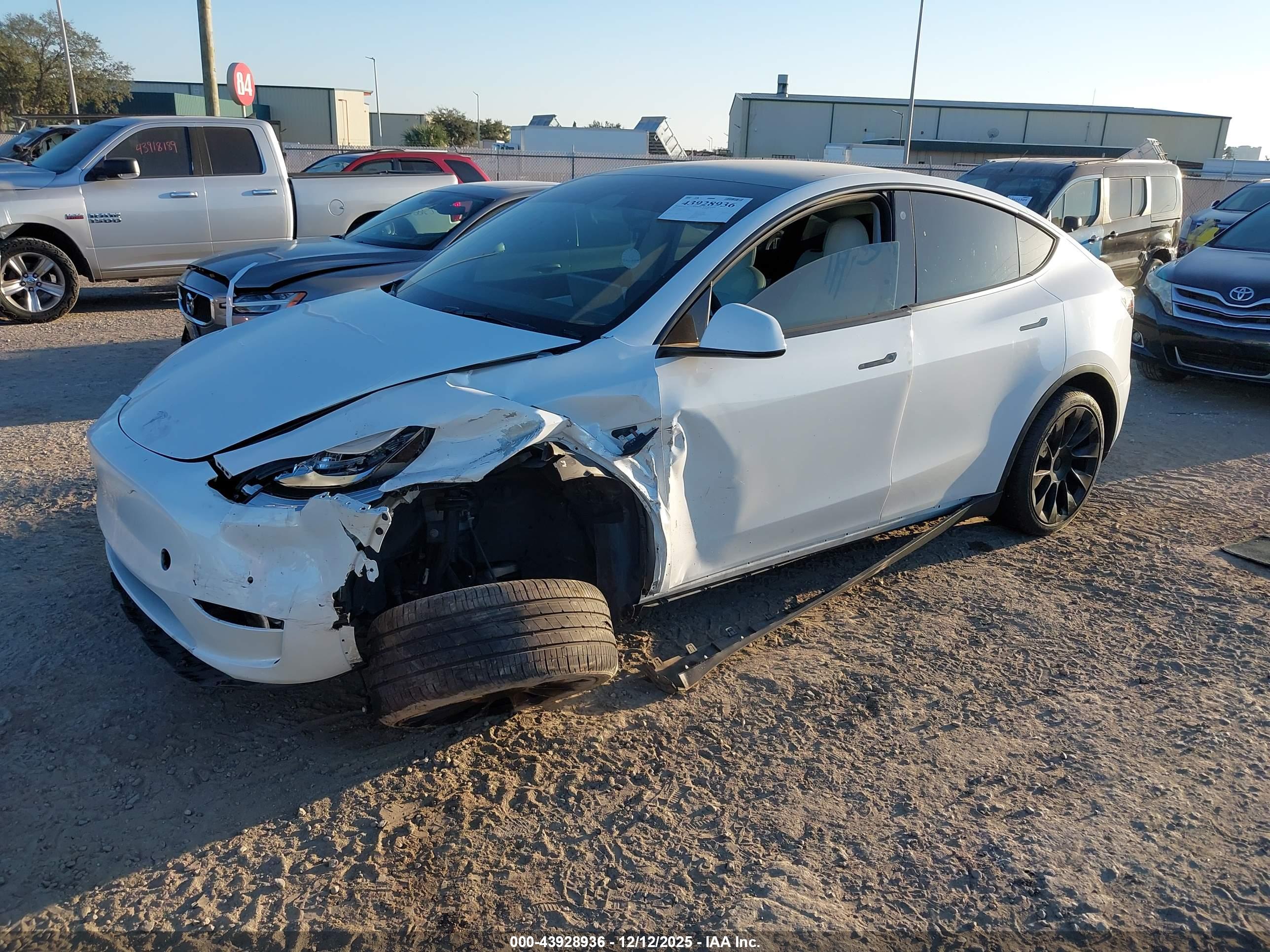 TESLA MODEL image 2