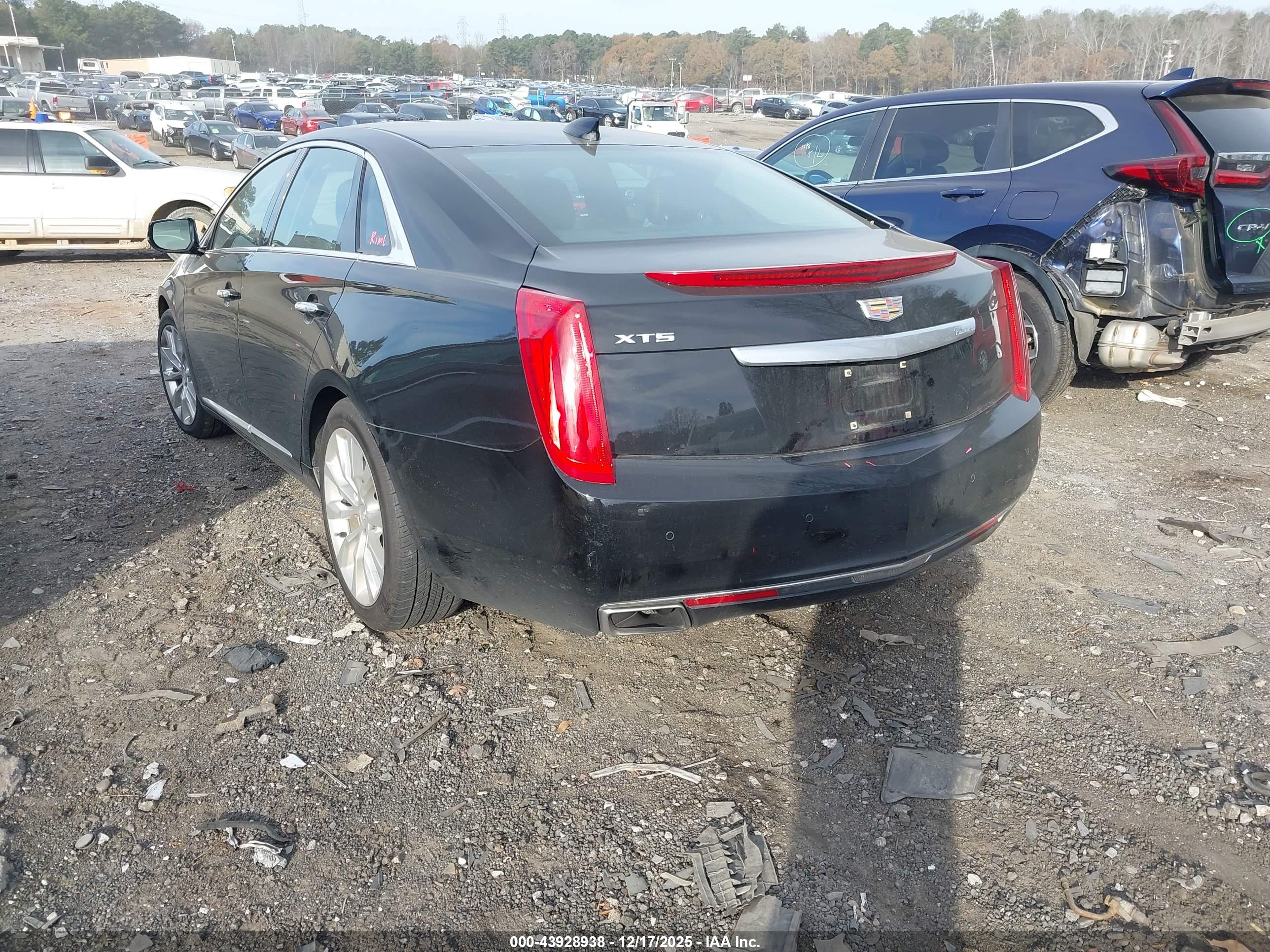 CADILLAC XTS image 3