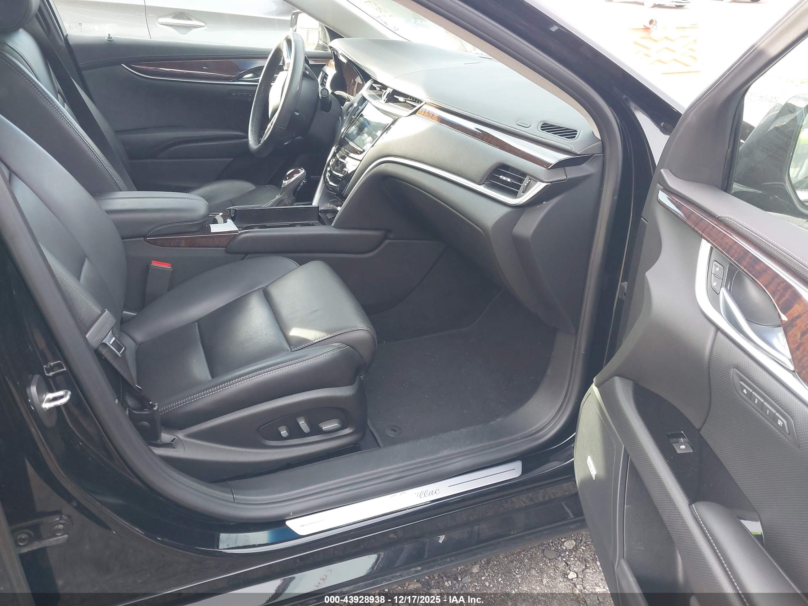 CADILLAC XTS image 5