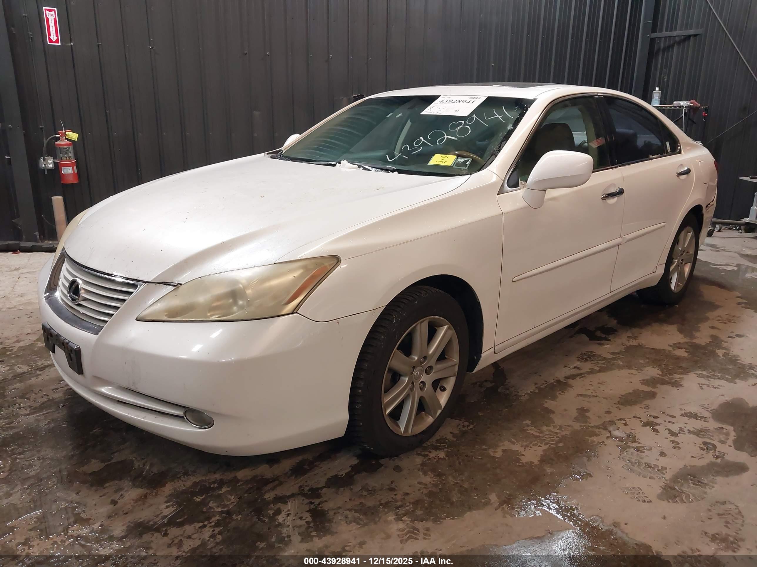 LEXUS ES image 2