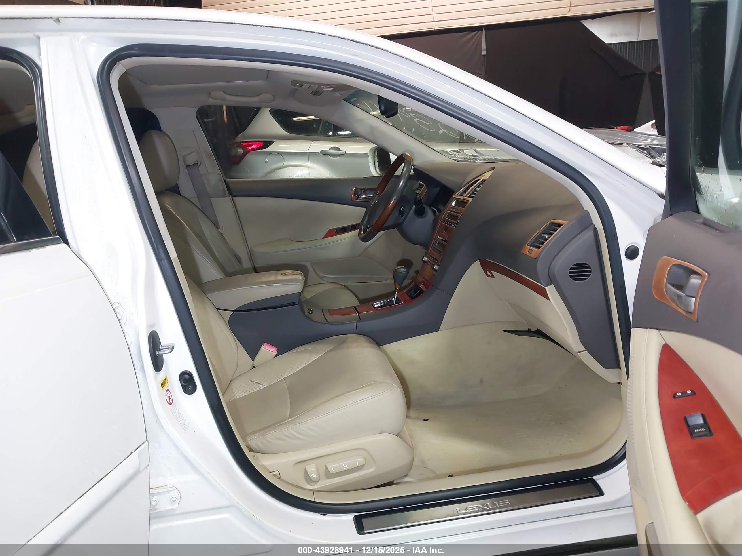 LEXUS ES image 5