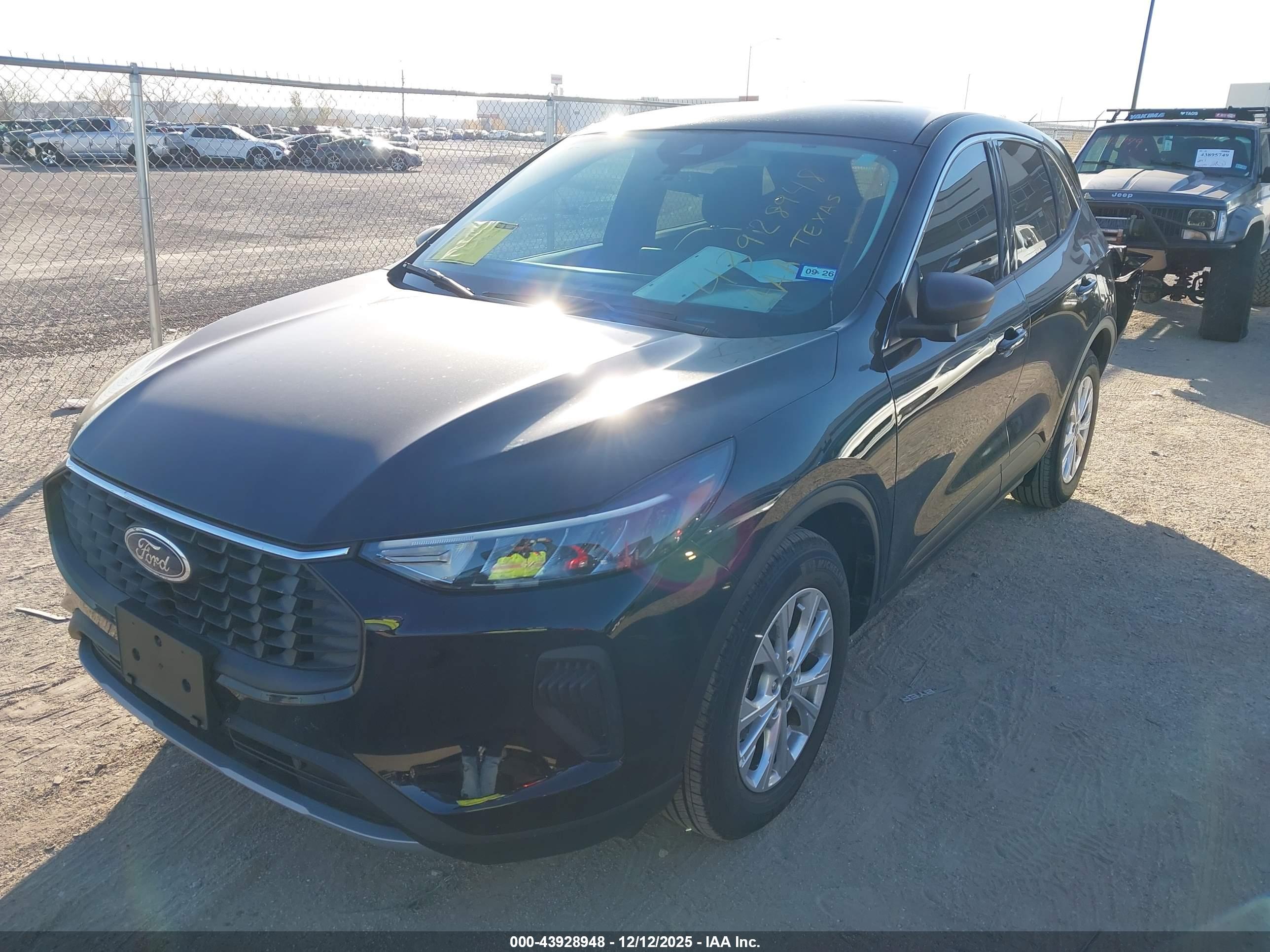 FORD ESCAPE image 2