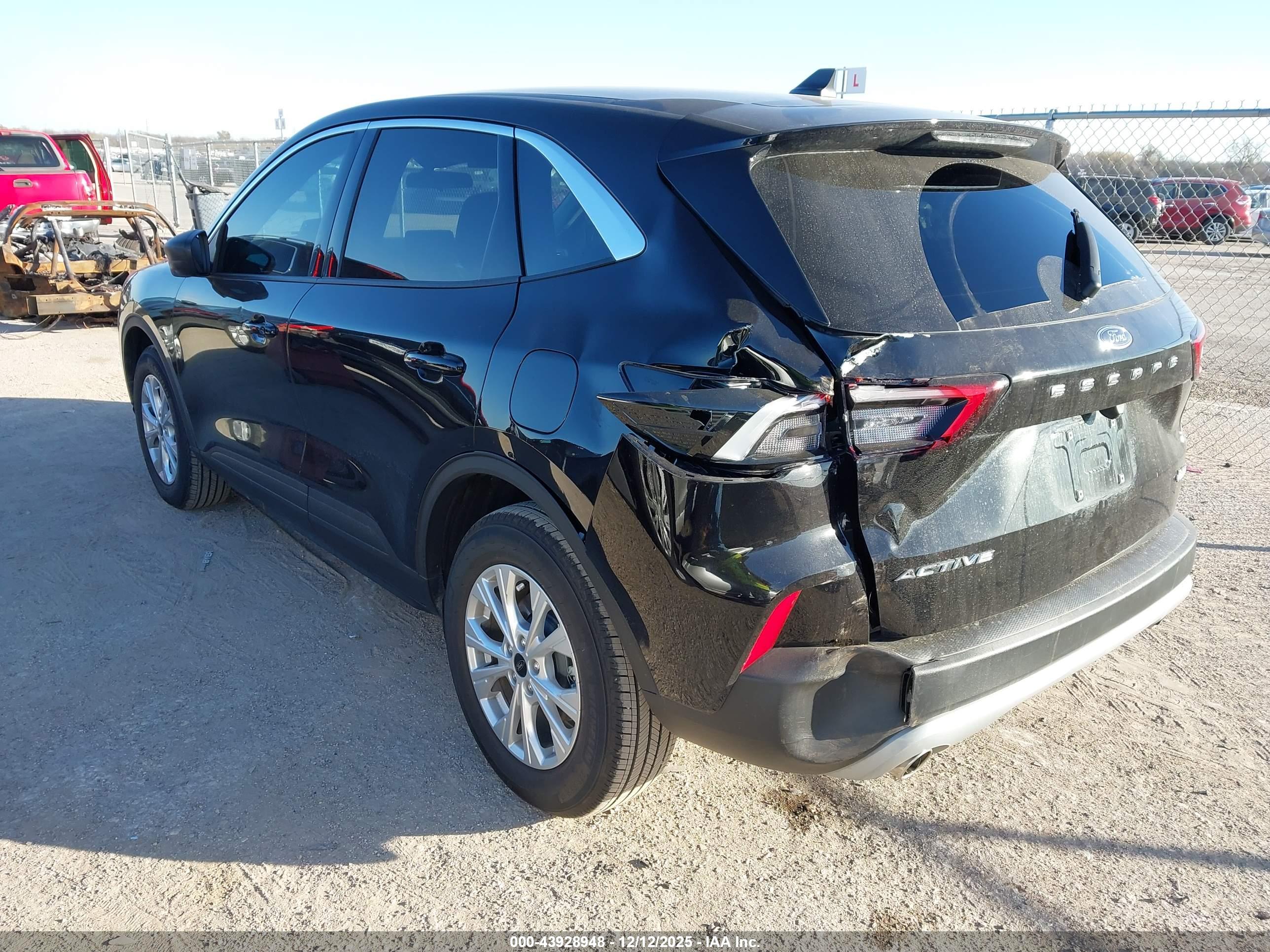 FORD ESCAPE image 3