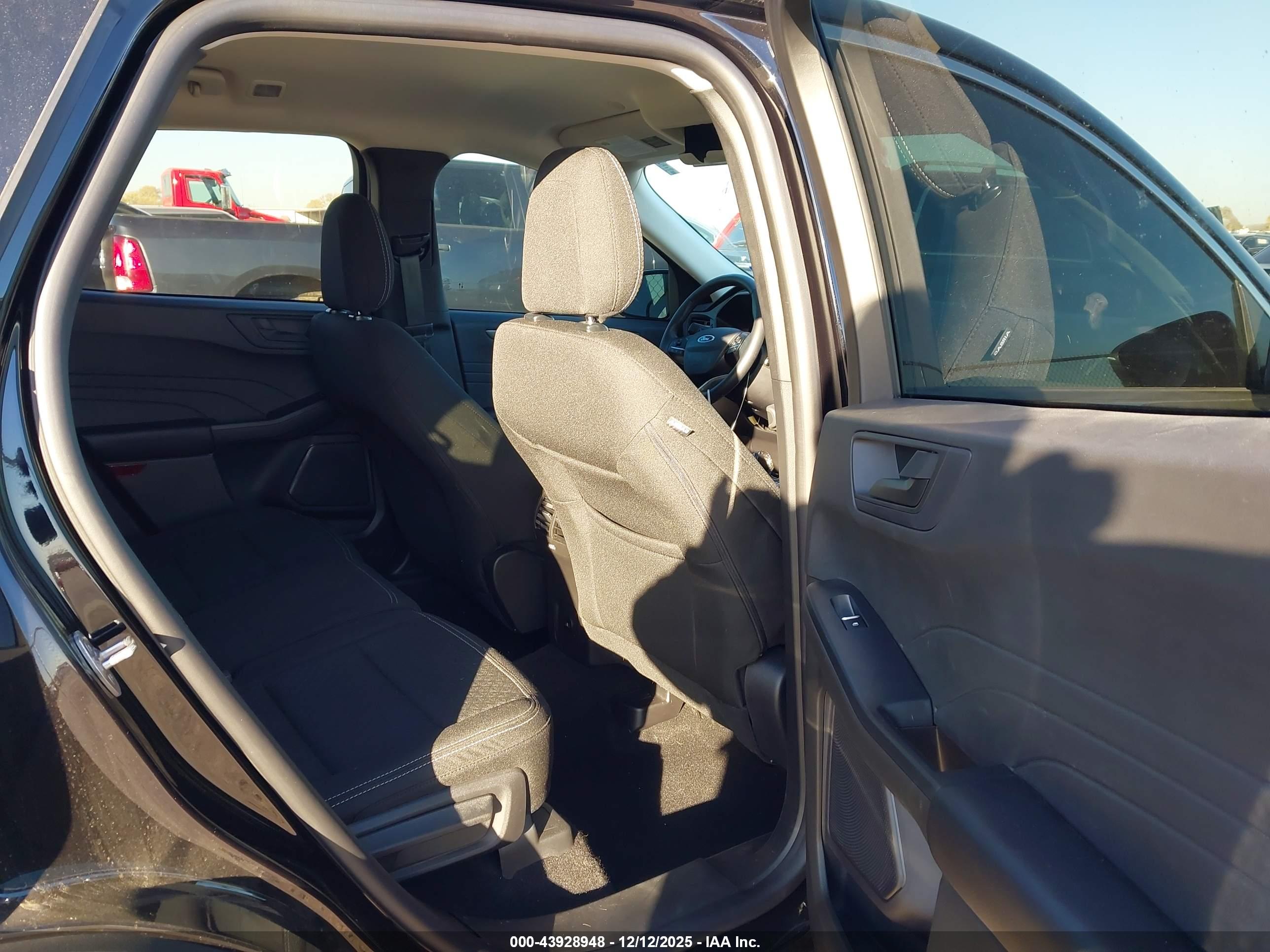 FORD ESCAPE image 8