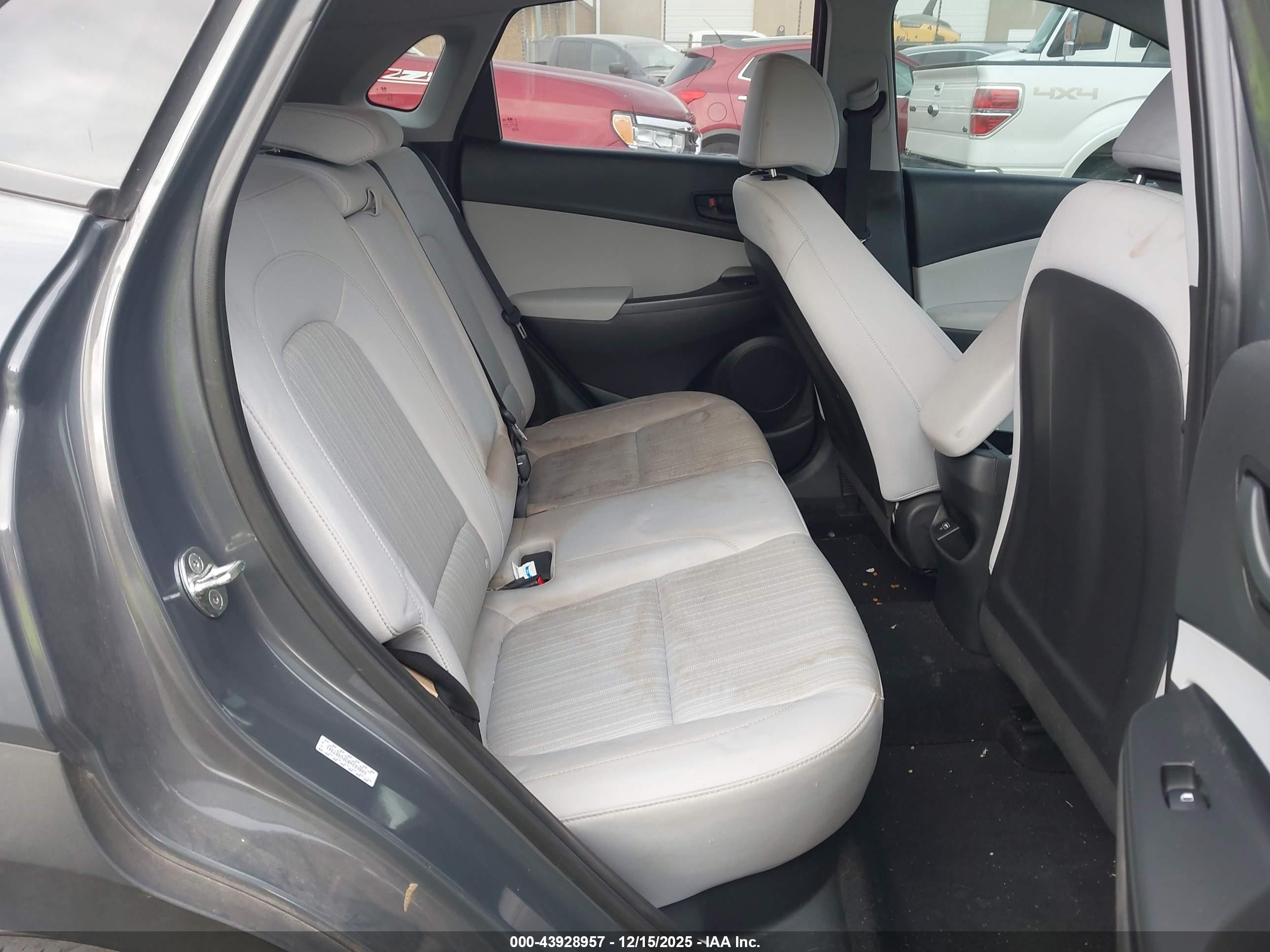 HYUNDAI KONA image 8
