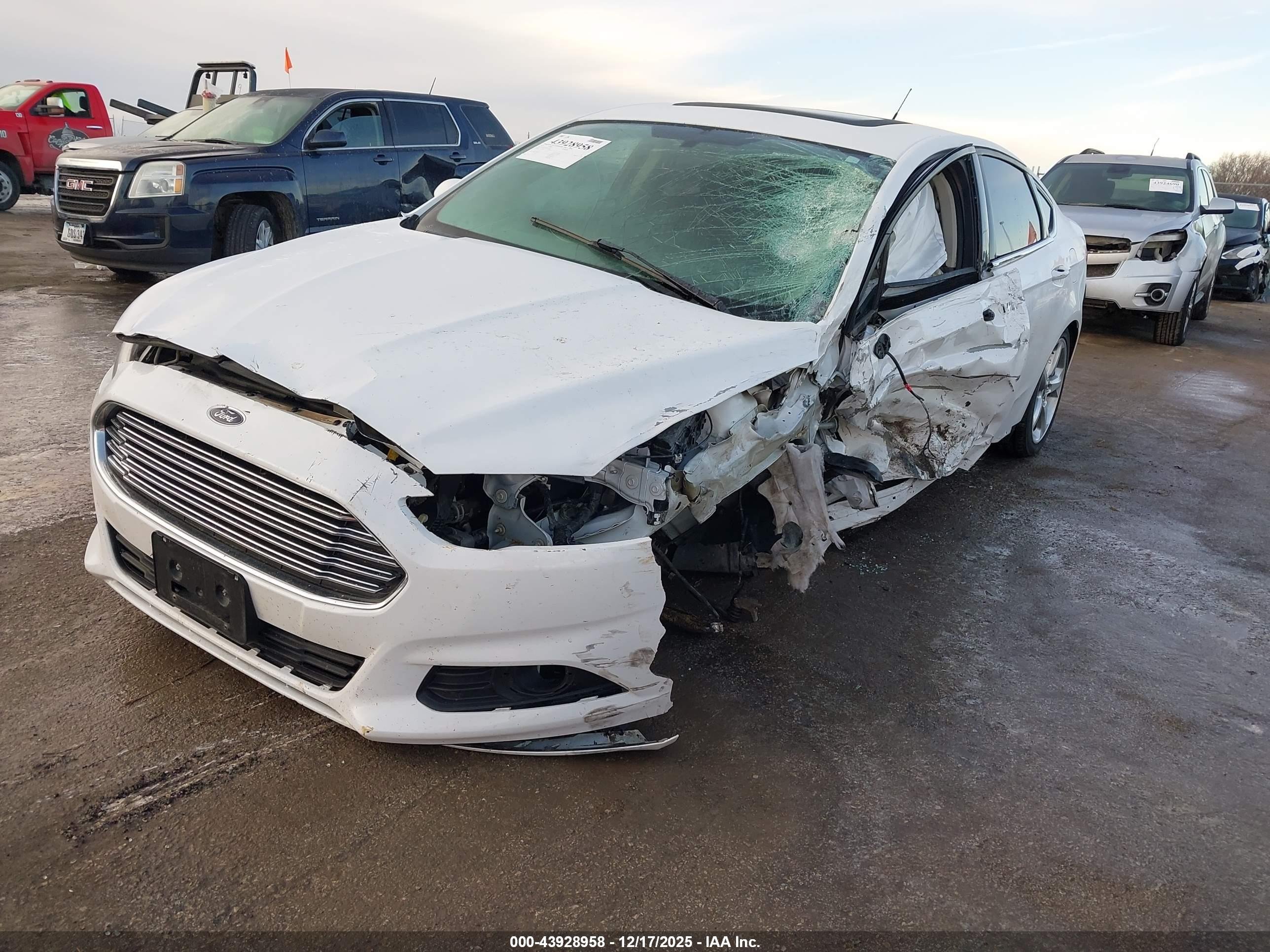 FORD FUSION image 2