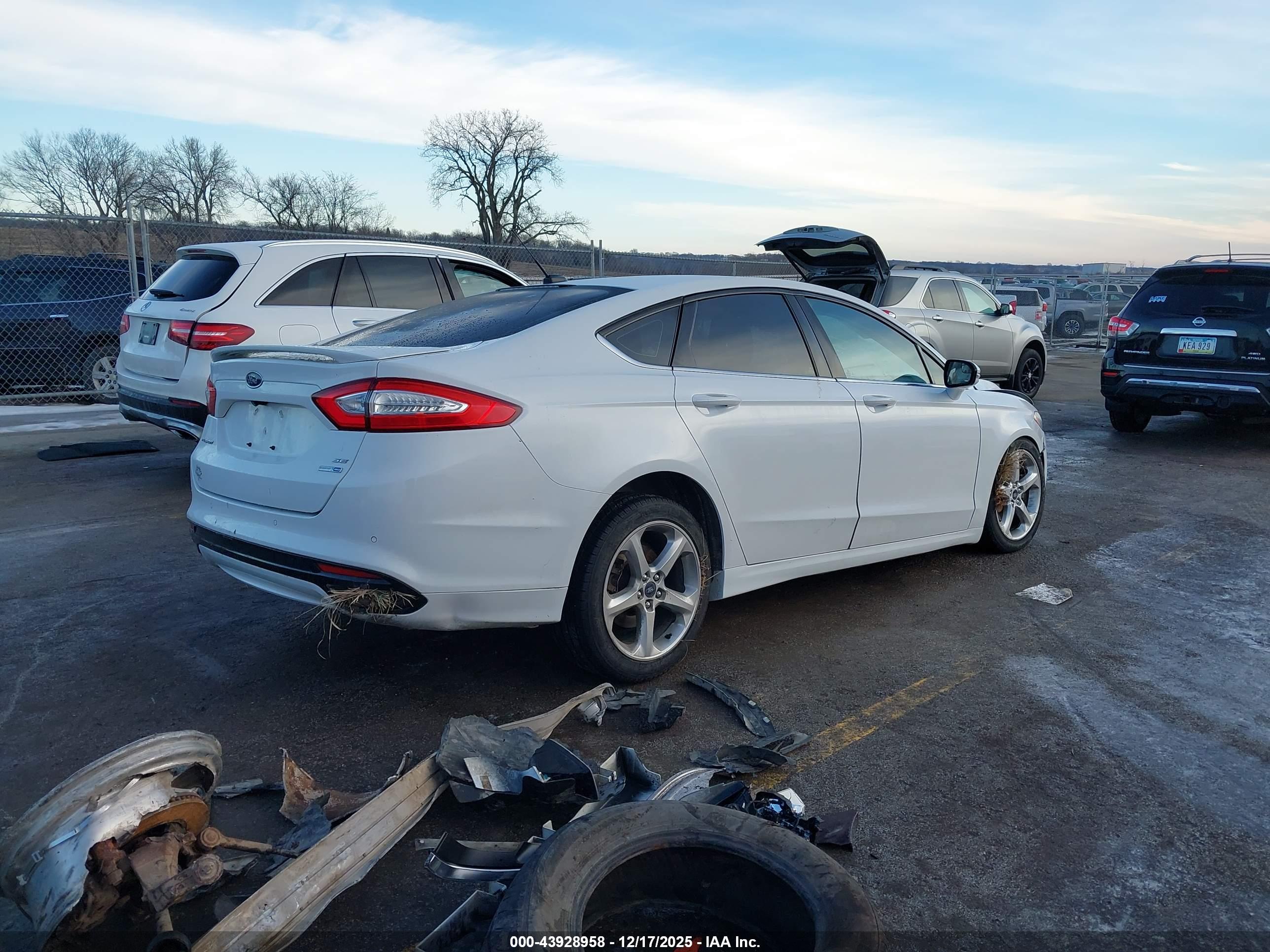 FORD FUSION image 4