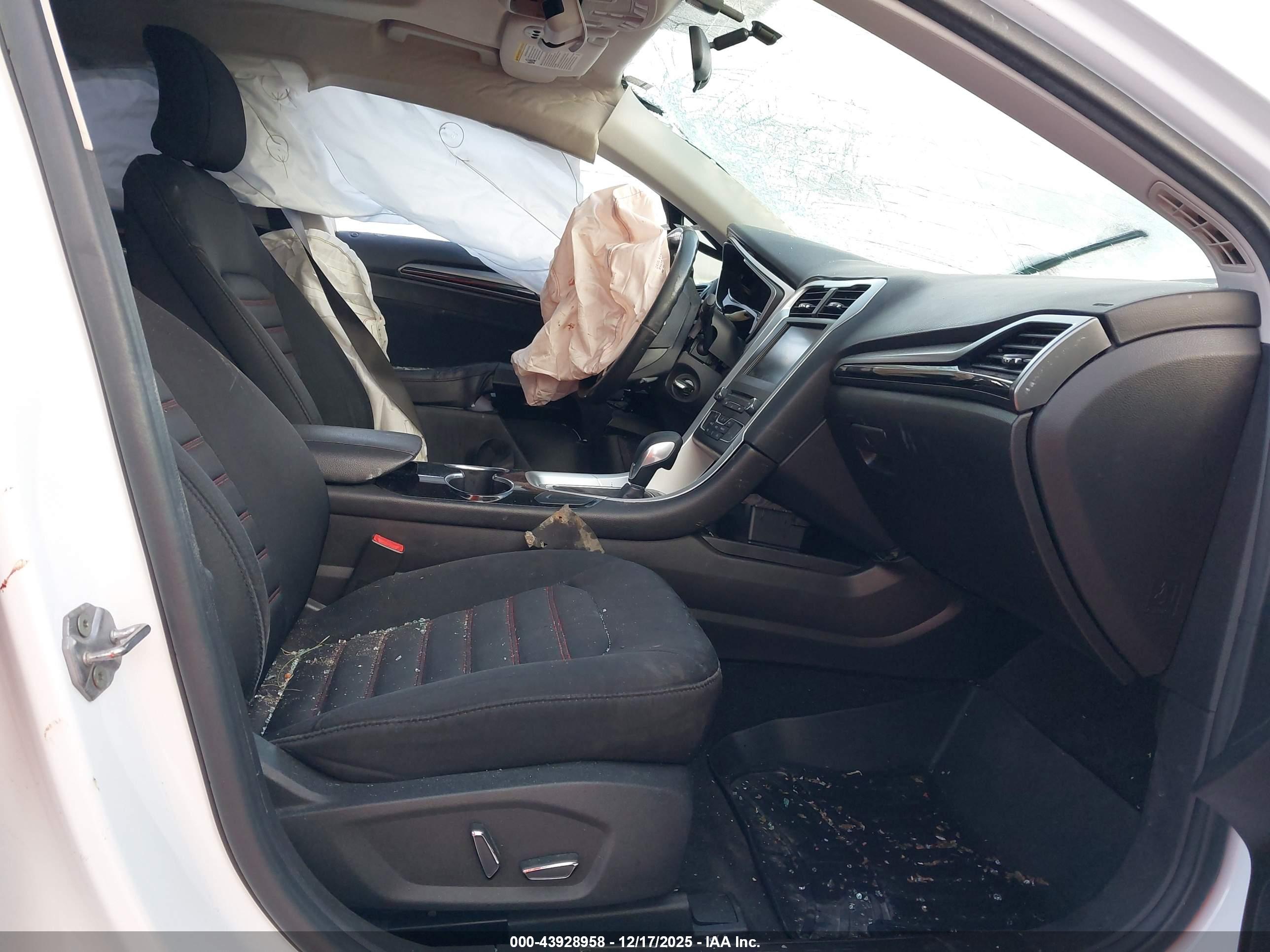 FORD FUSION image 5