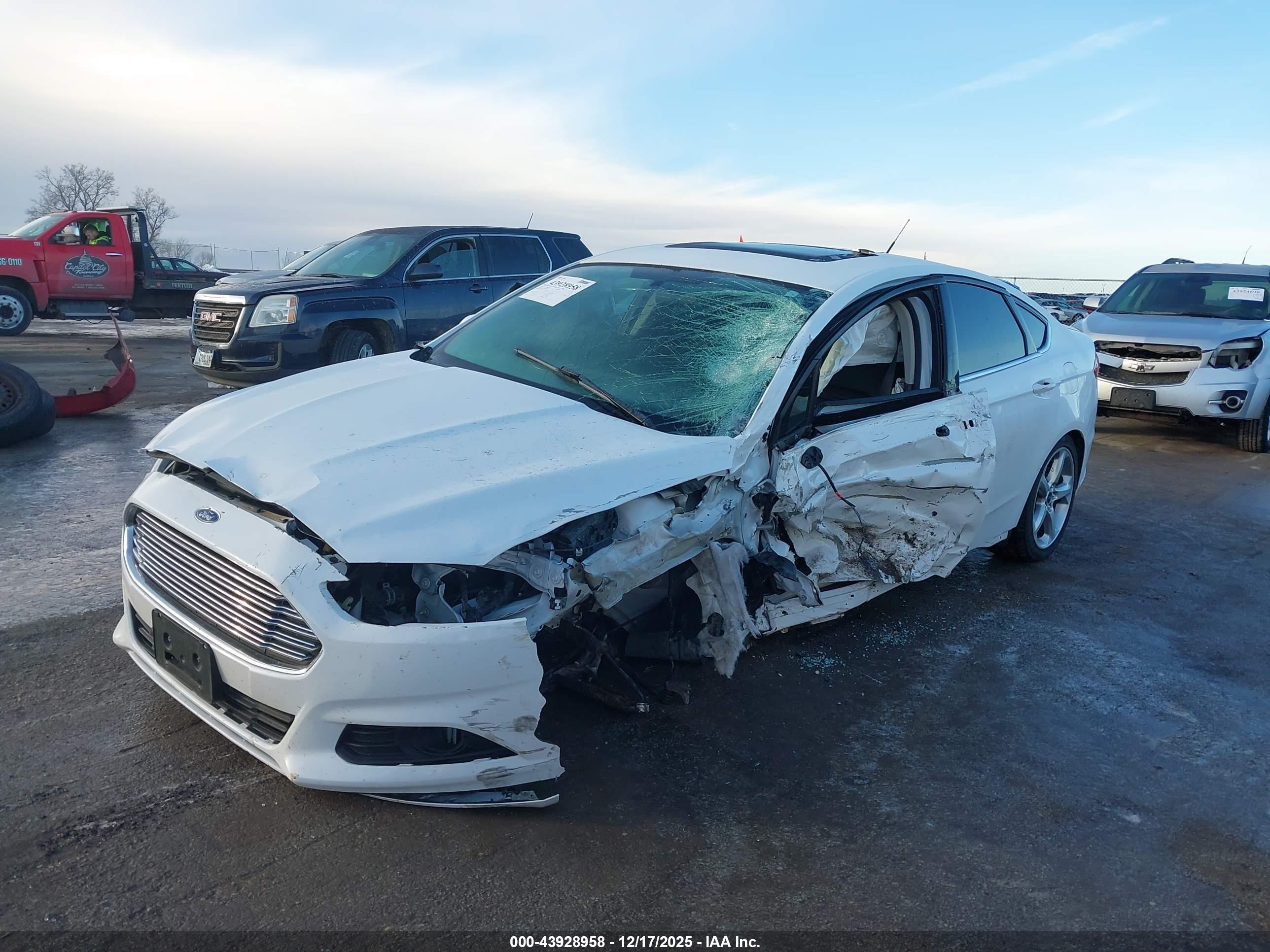 FORD FUSION image 6