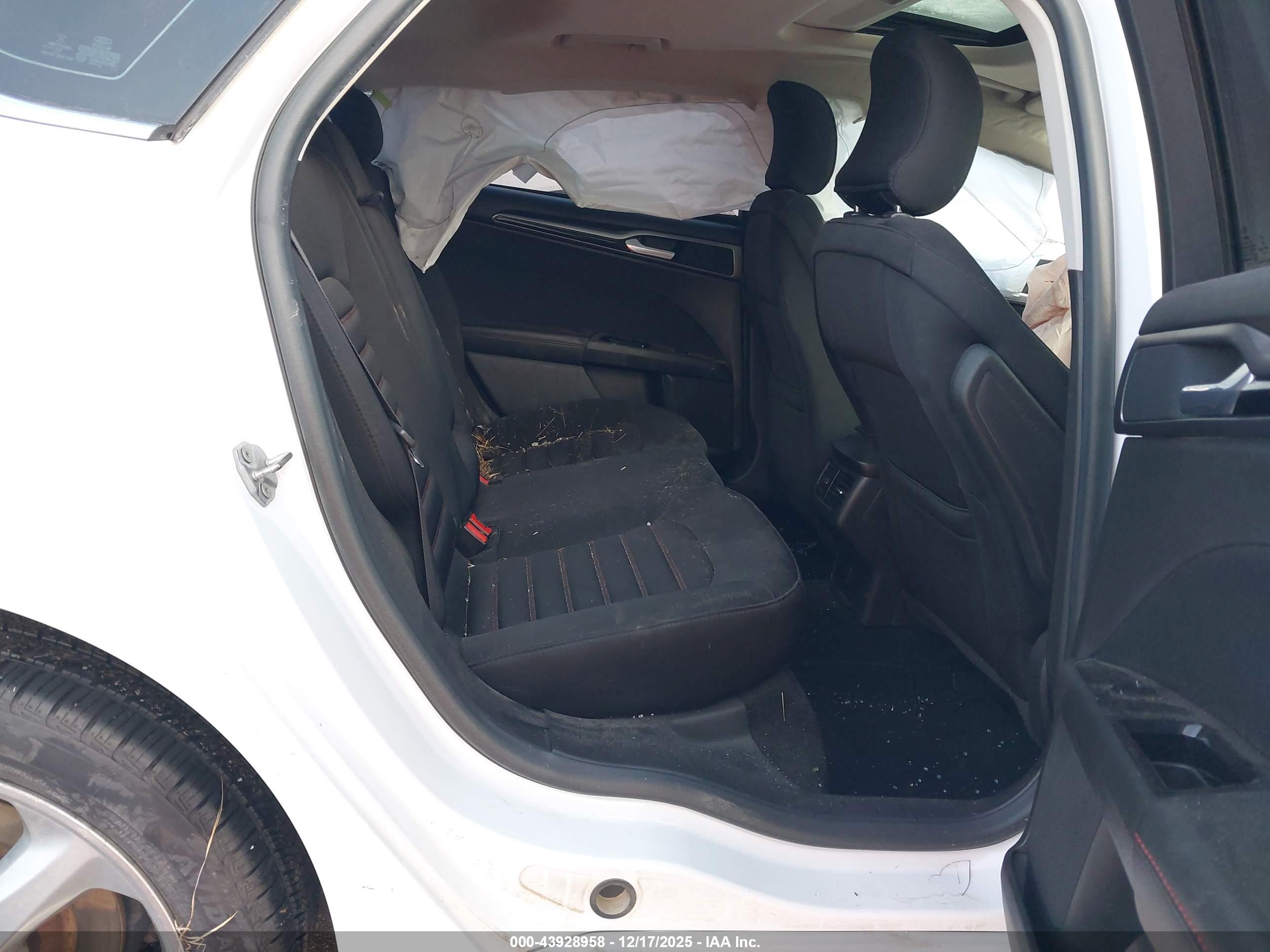 FORD FUSION image 8