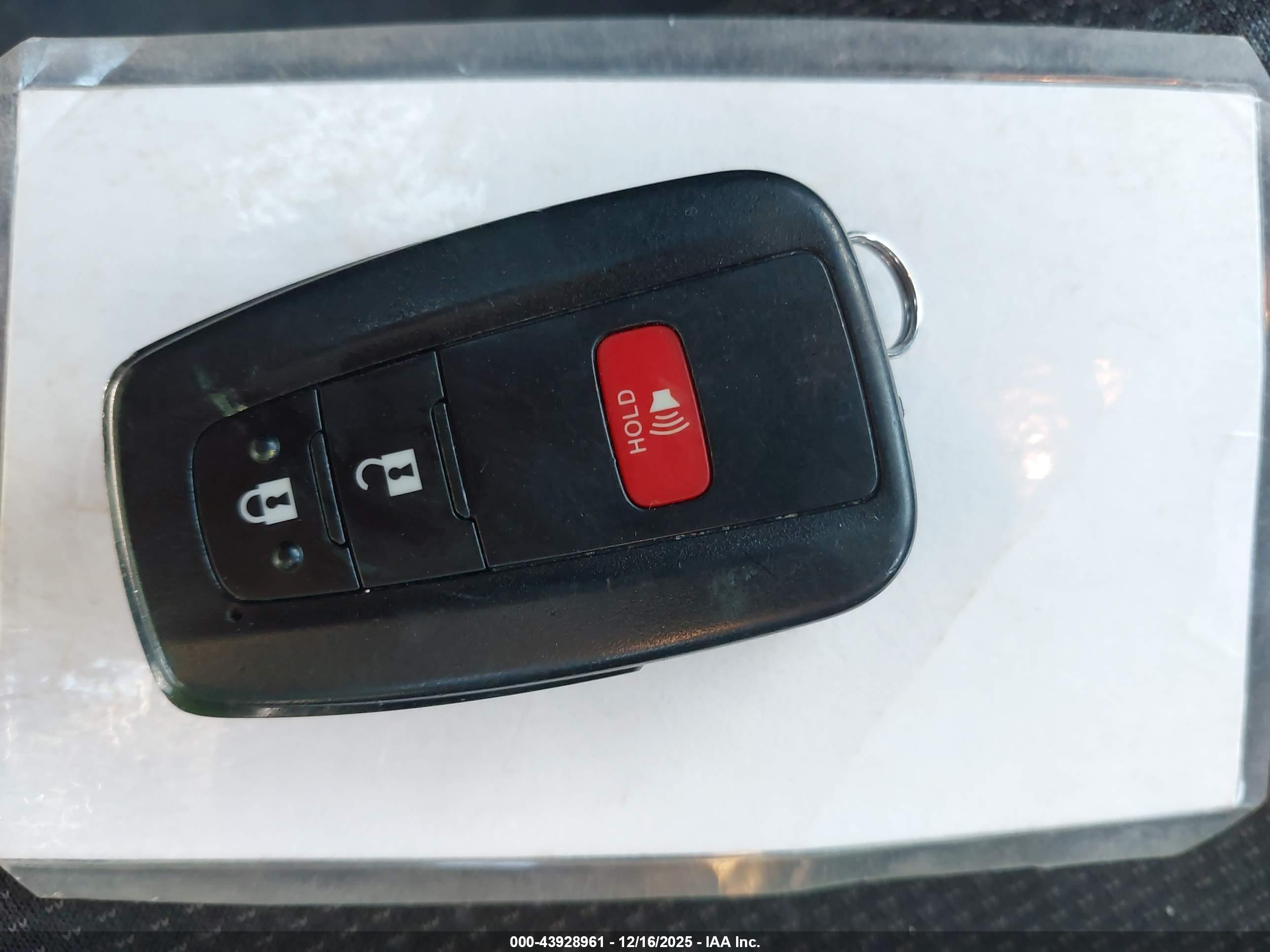 TOYOTA PRIUS image 11
