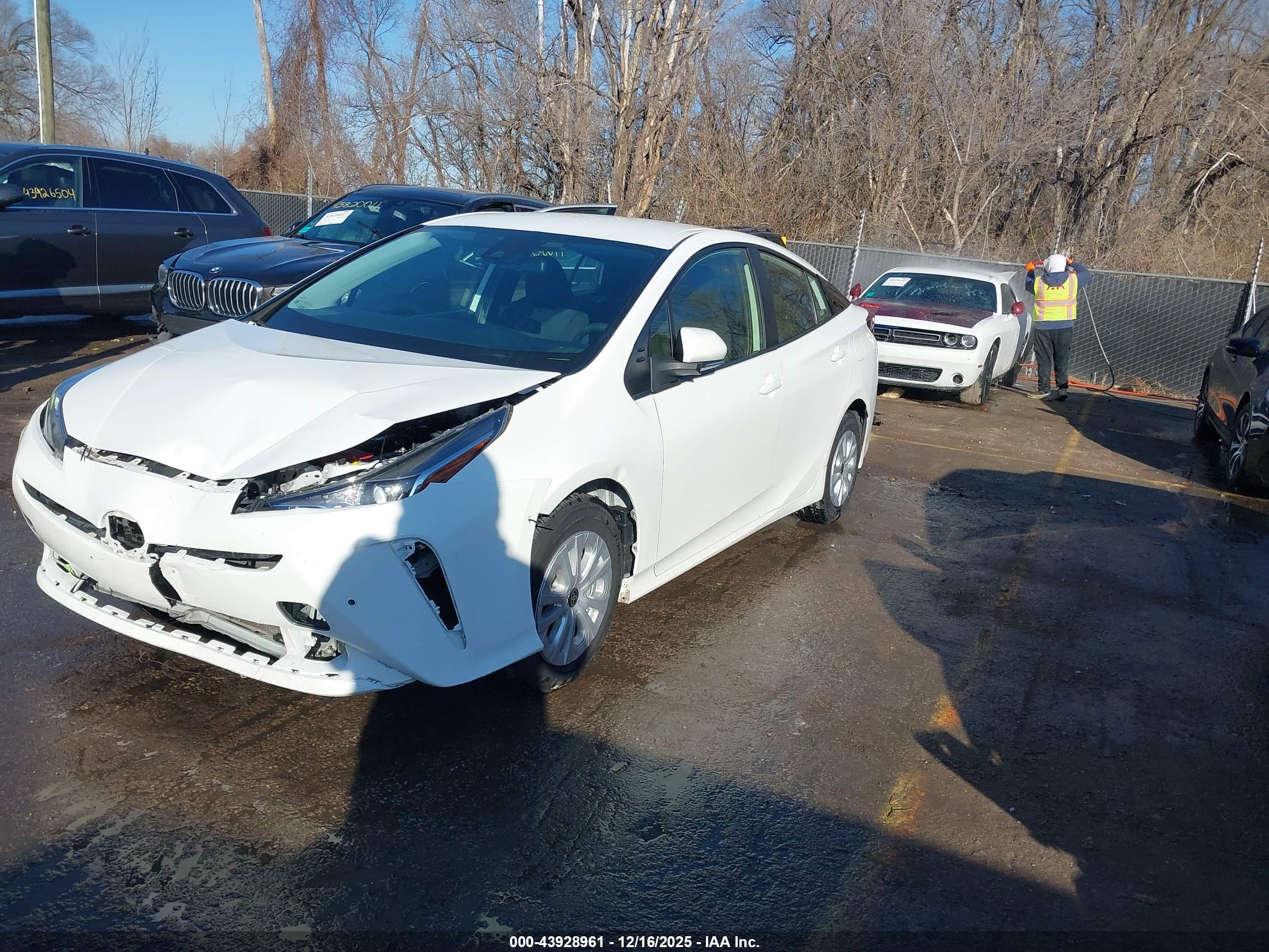 TOYOTA PRIUS image 2