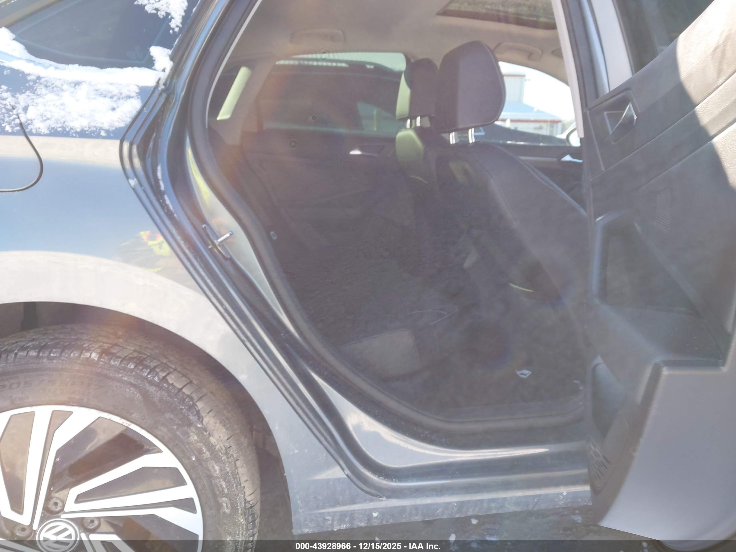 VOLKSWAGEN JETTA image 8