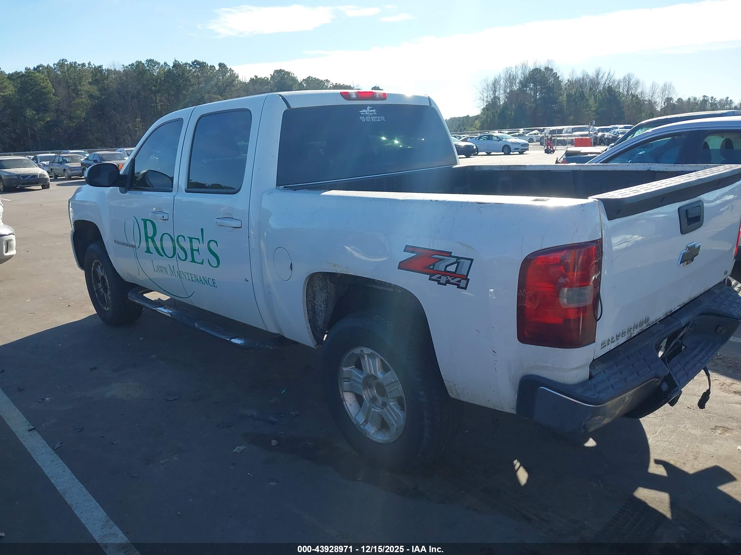 CHEVROLET SILVERADO image 3