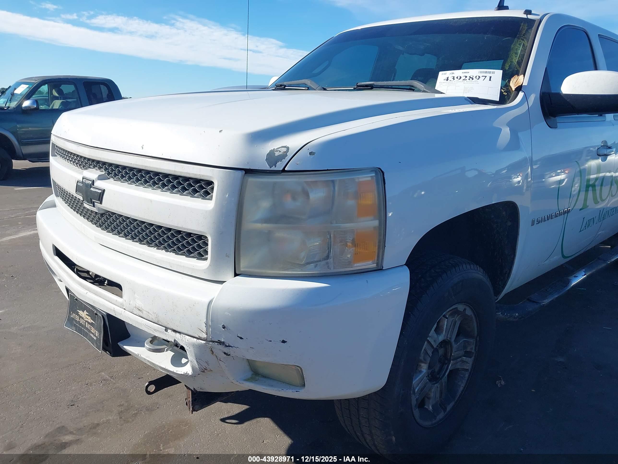 CHEVROLET SILVERADO image 6