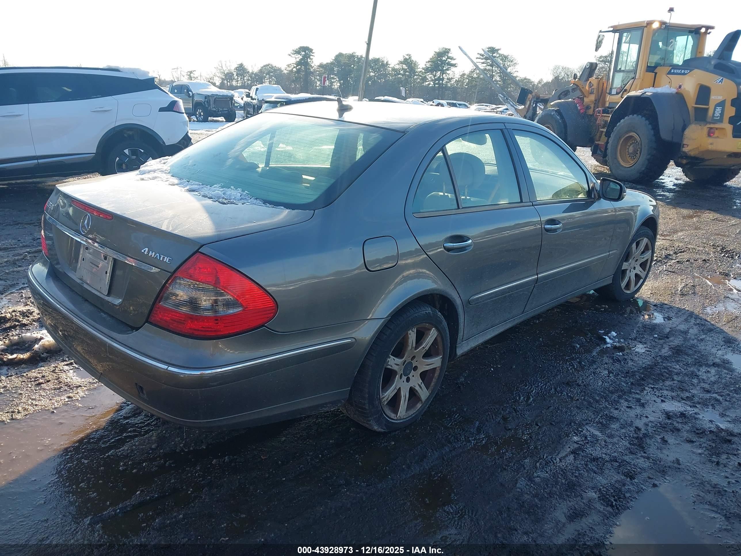 MERCEDES-BENZ E image 4