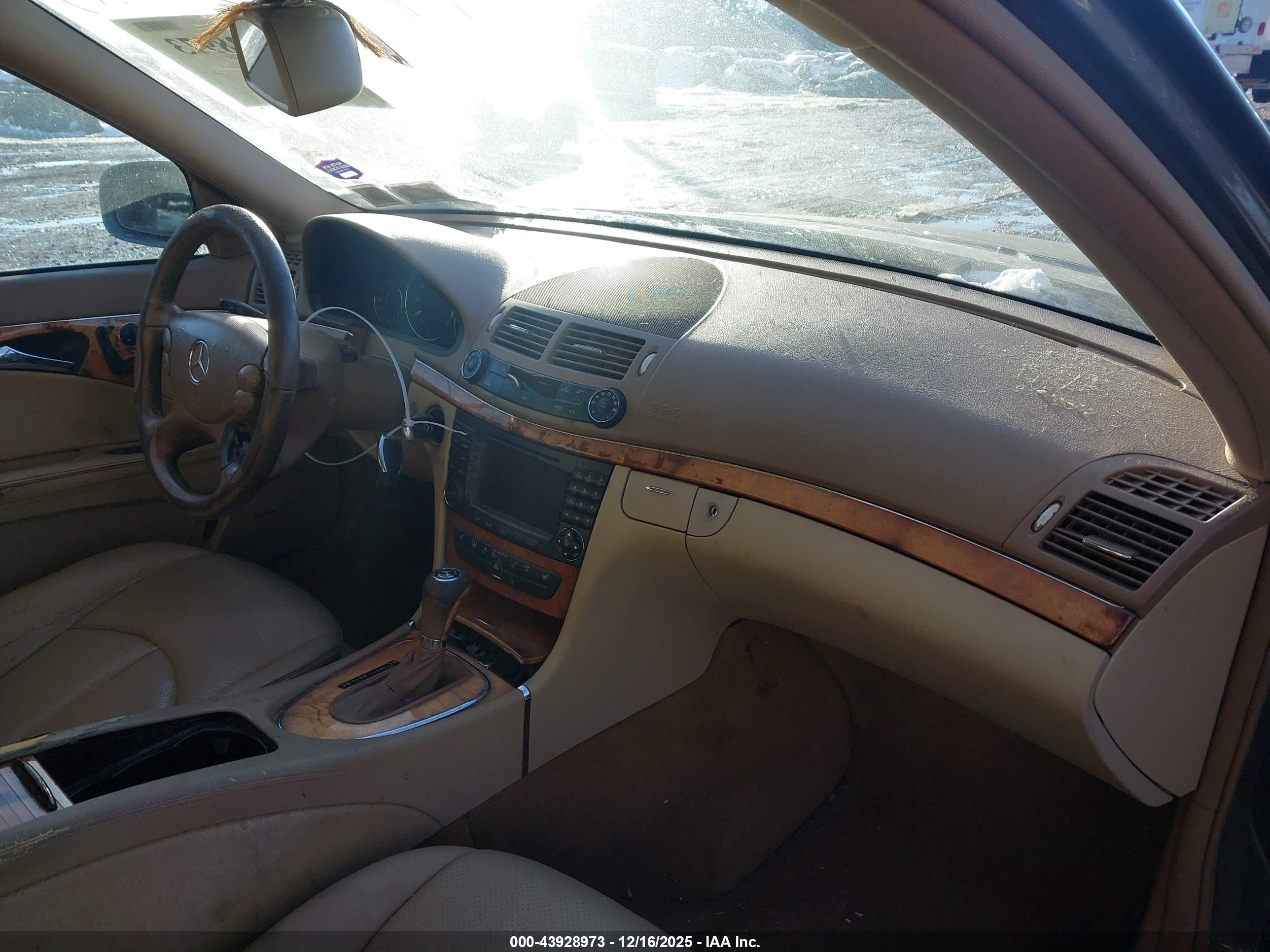 MERCEDES-BENZ E image 5