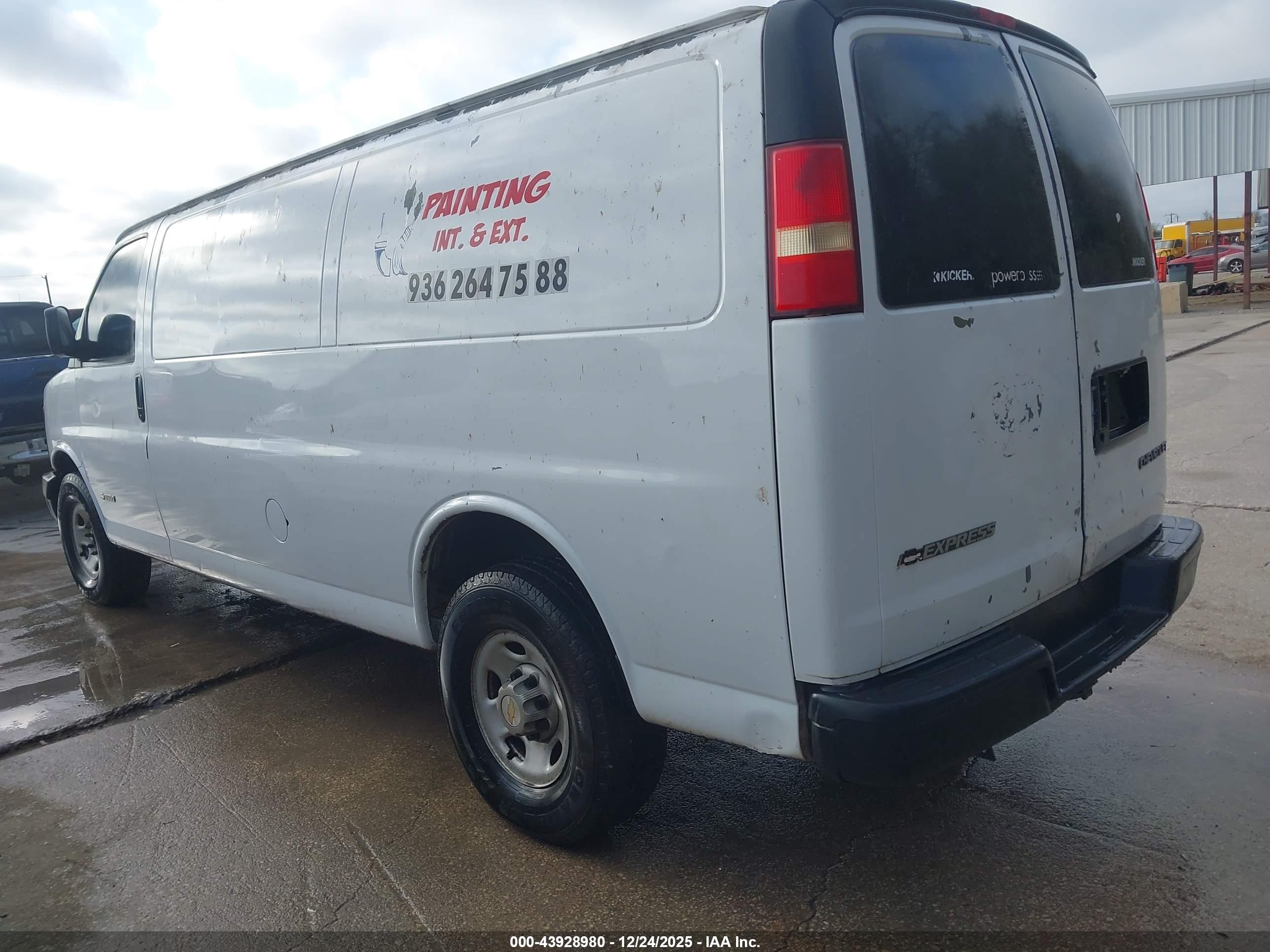 CHEVROLET EXPRESS image 3