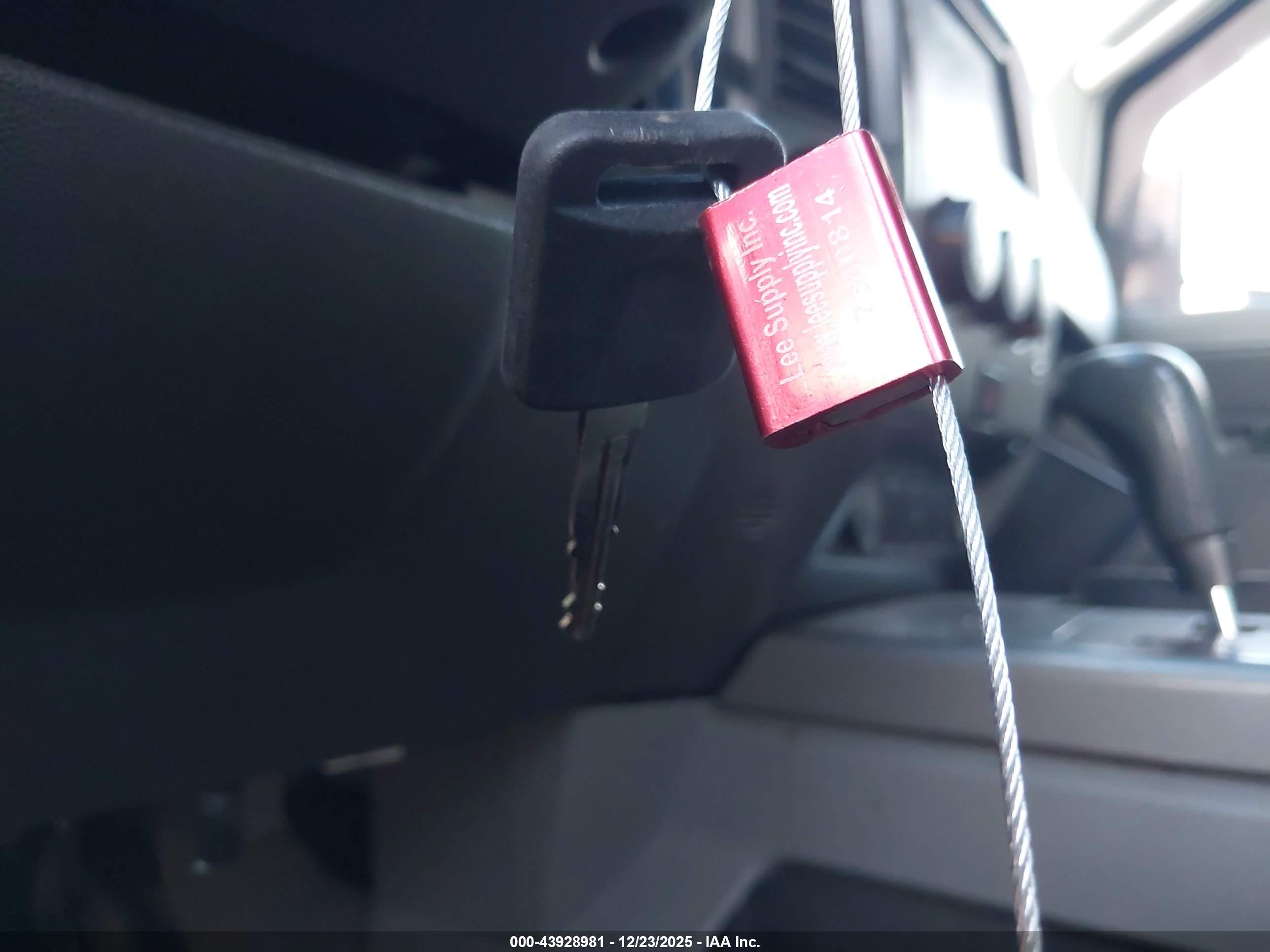 NISSAN TITAN image 11