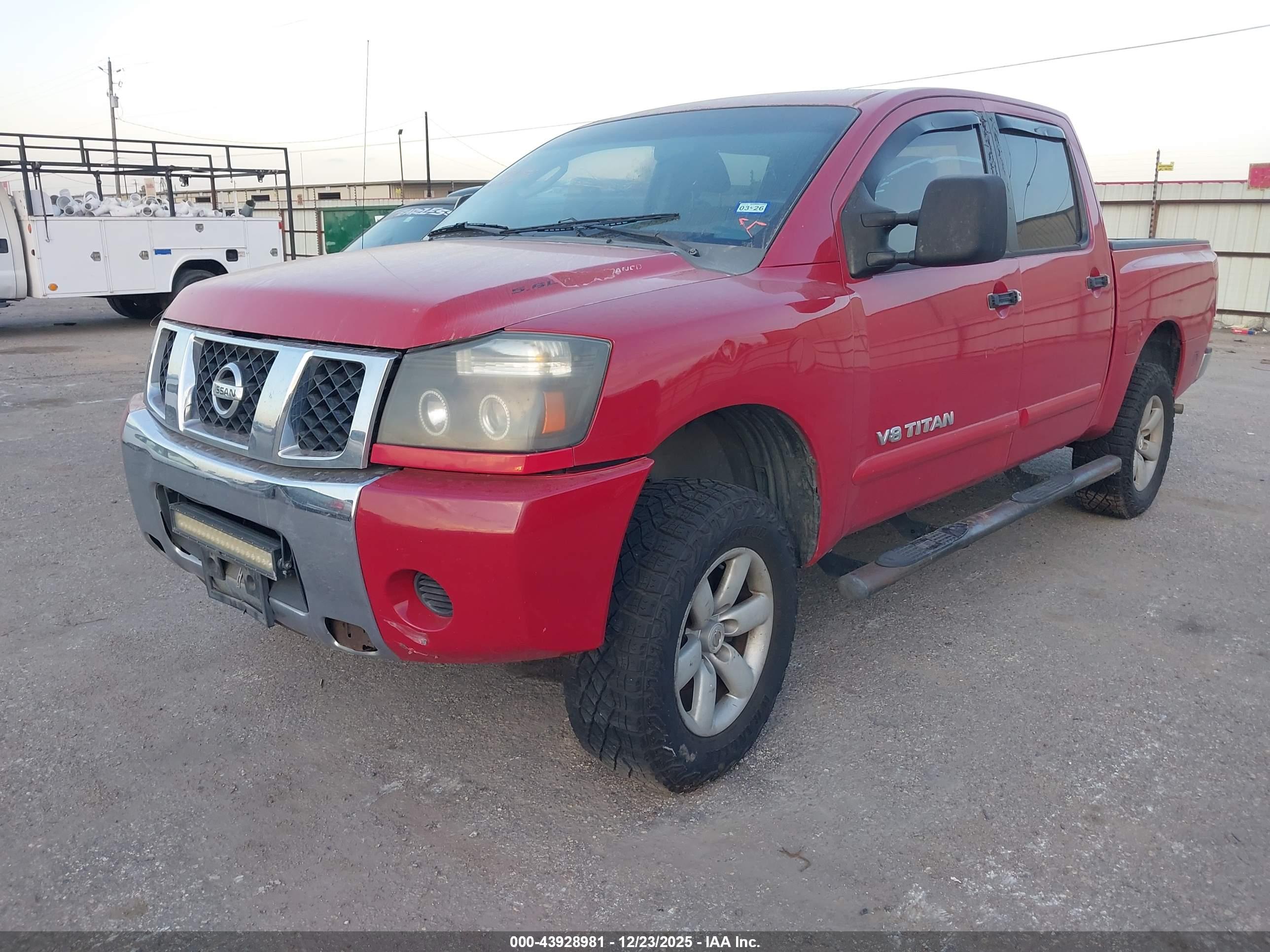 NISSAN TITAN image 2