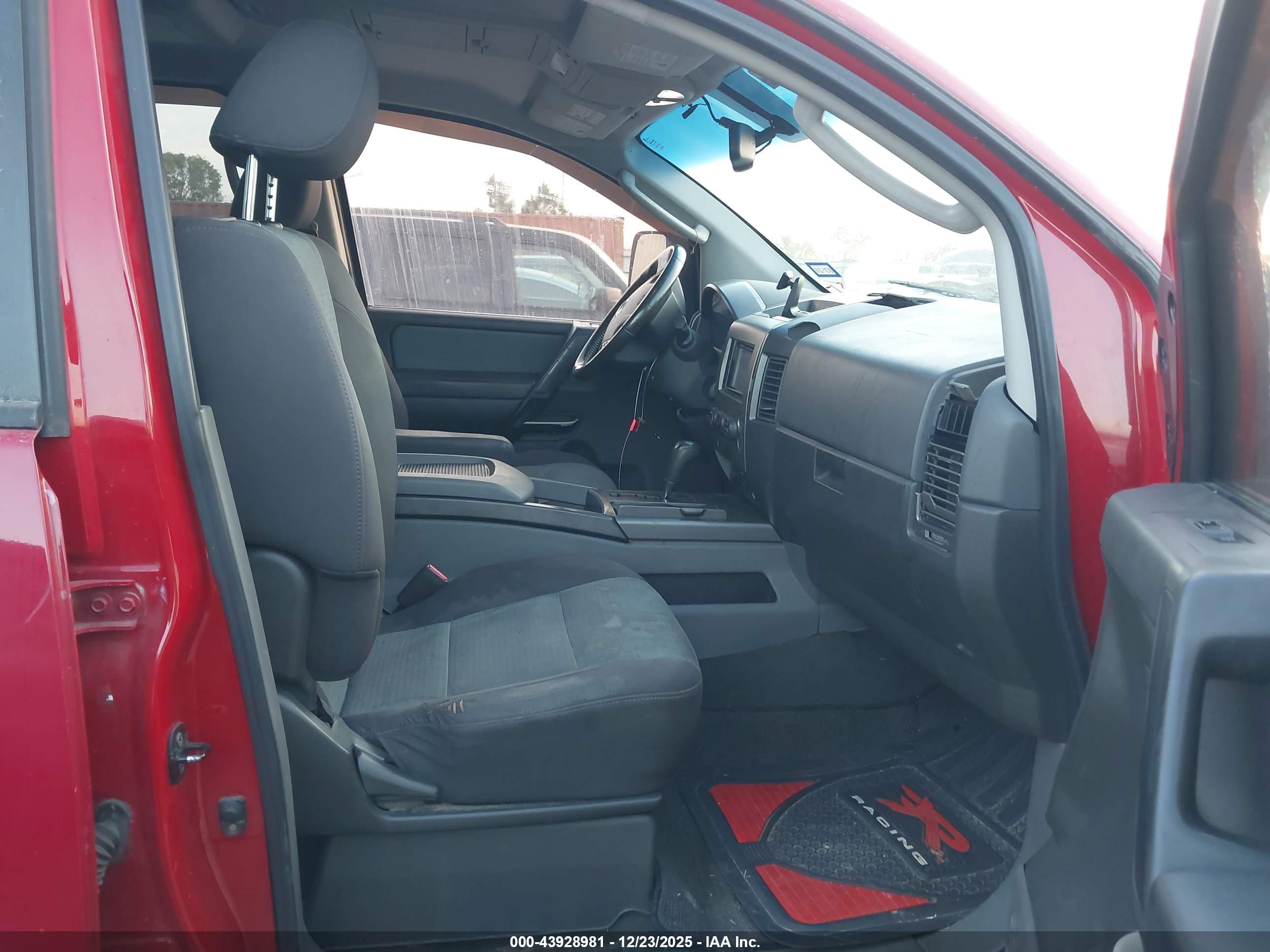 NISSAN TITAN image 5