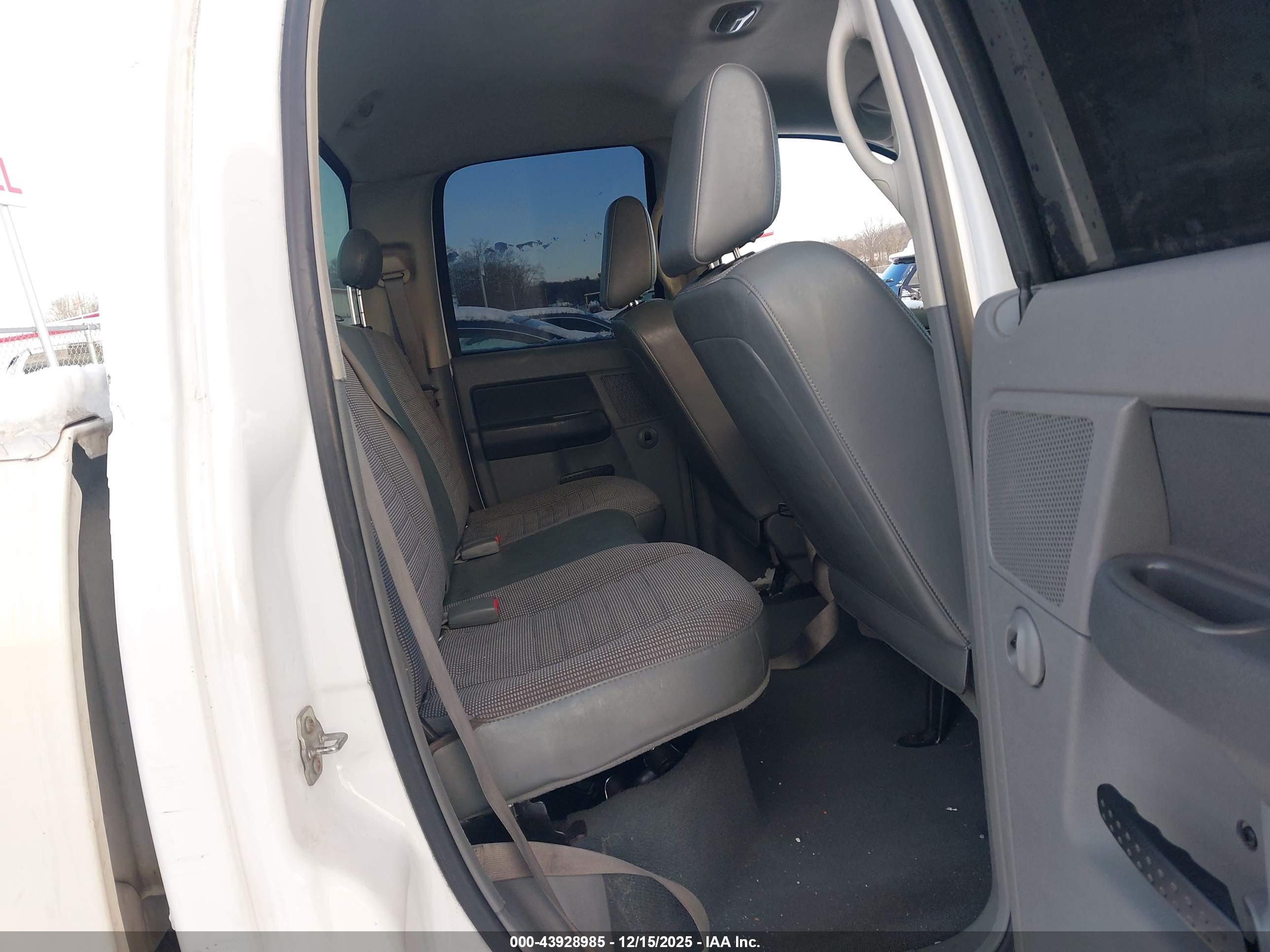 DODGE RAM image 8