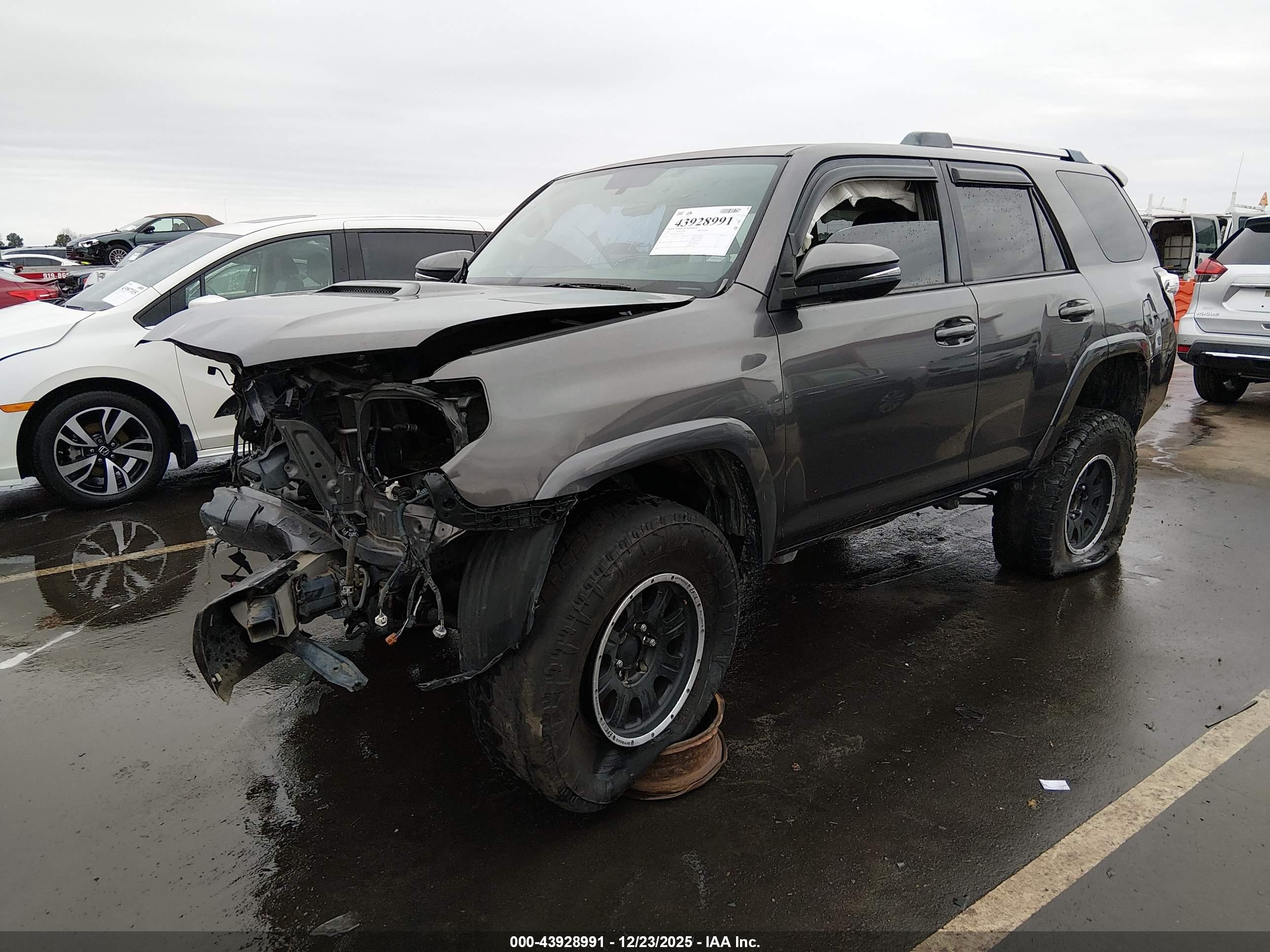 TOYOTA 4RUNNER image 2