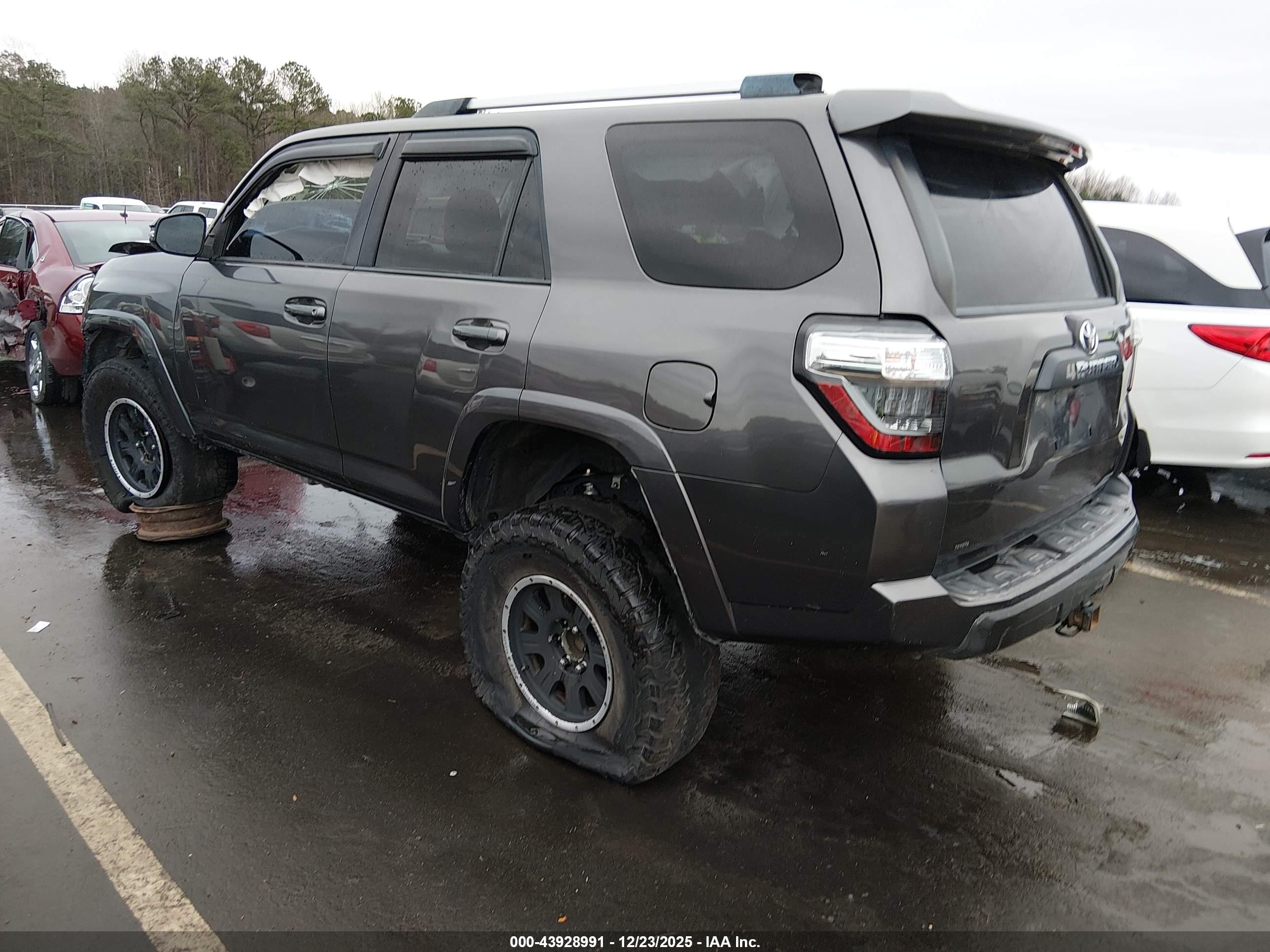 TOYOTA 4RUNNER image 3