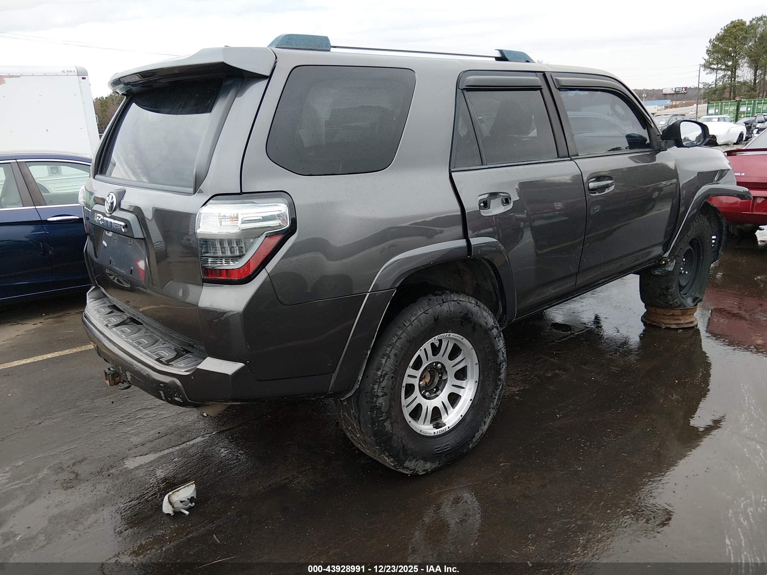 TOYOTA 4RUNNER image 4