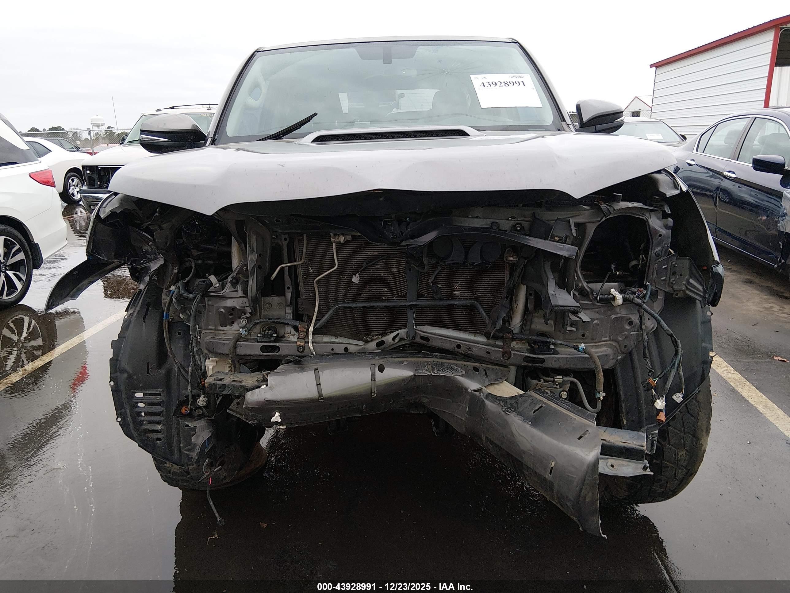 TOYOTA 4RUNNER image 6