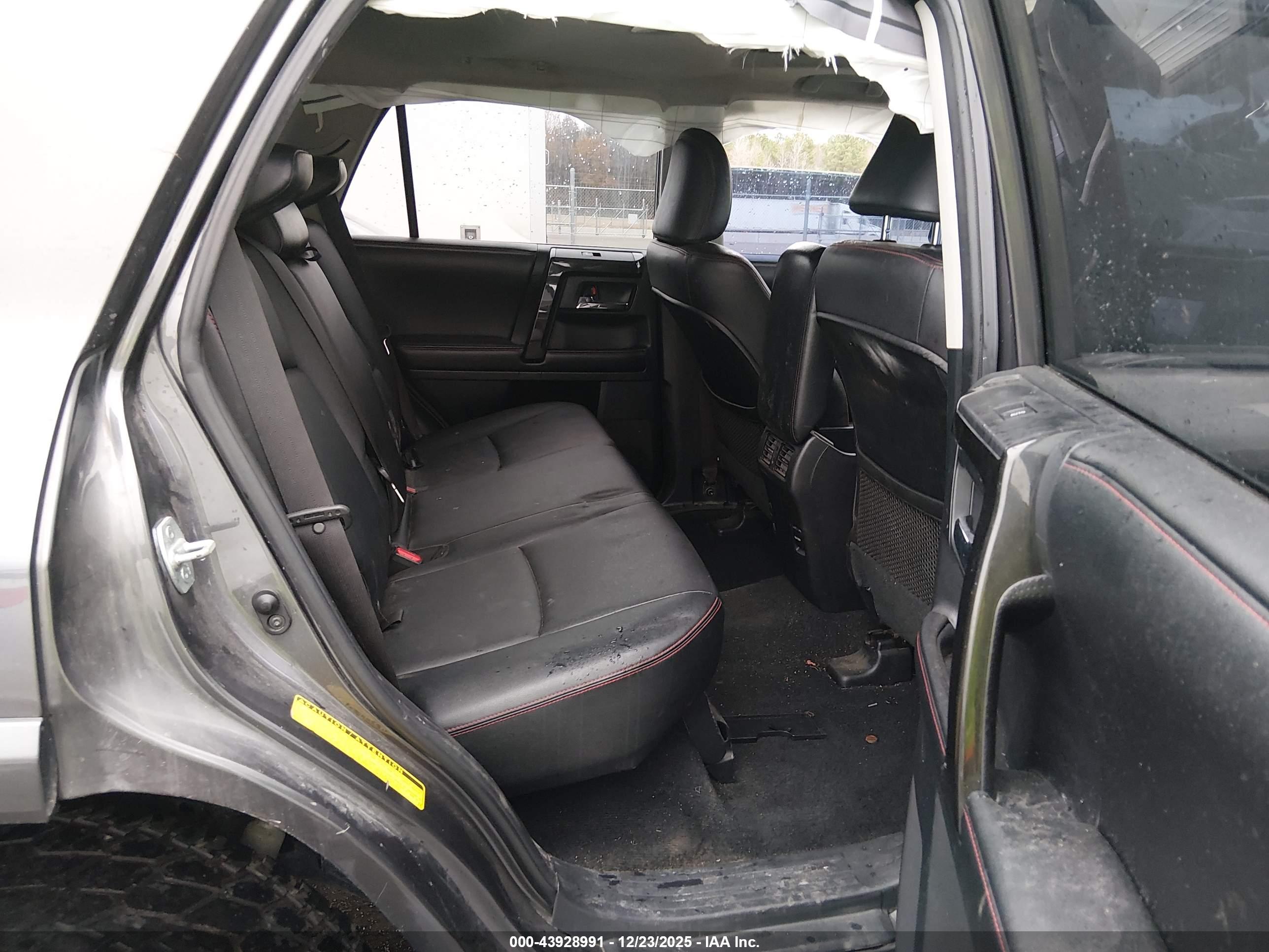 TOYOTA 4RUNNER image 8