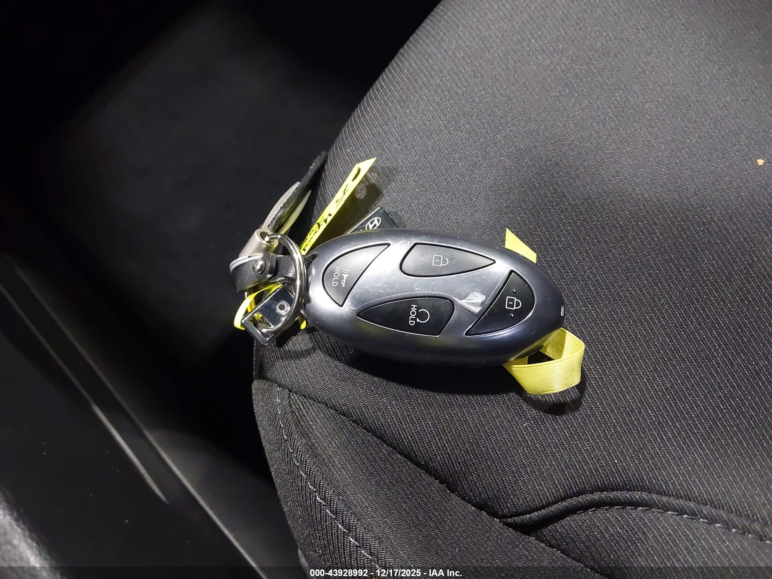 HYUNDAI TUCSON image 11