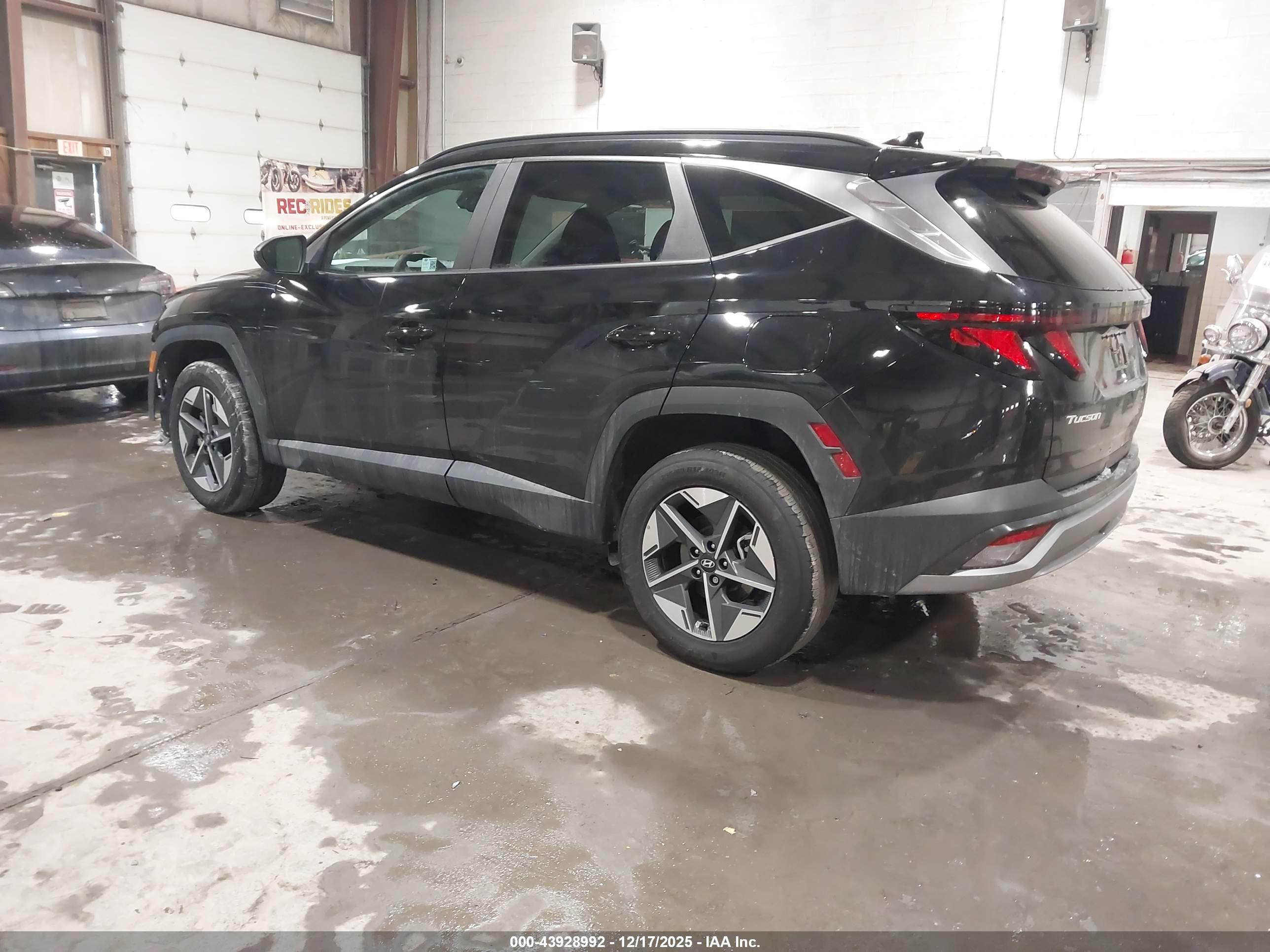 HYUNDAI TUCSON image 3