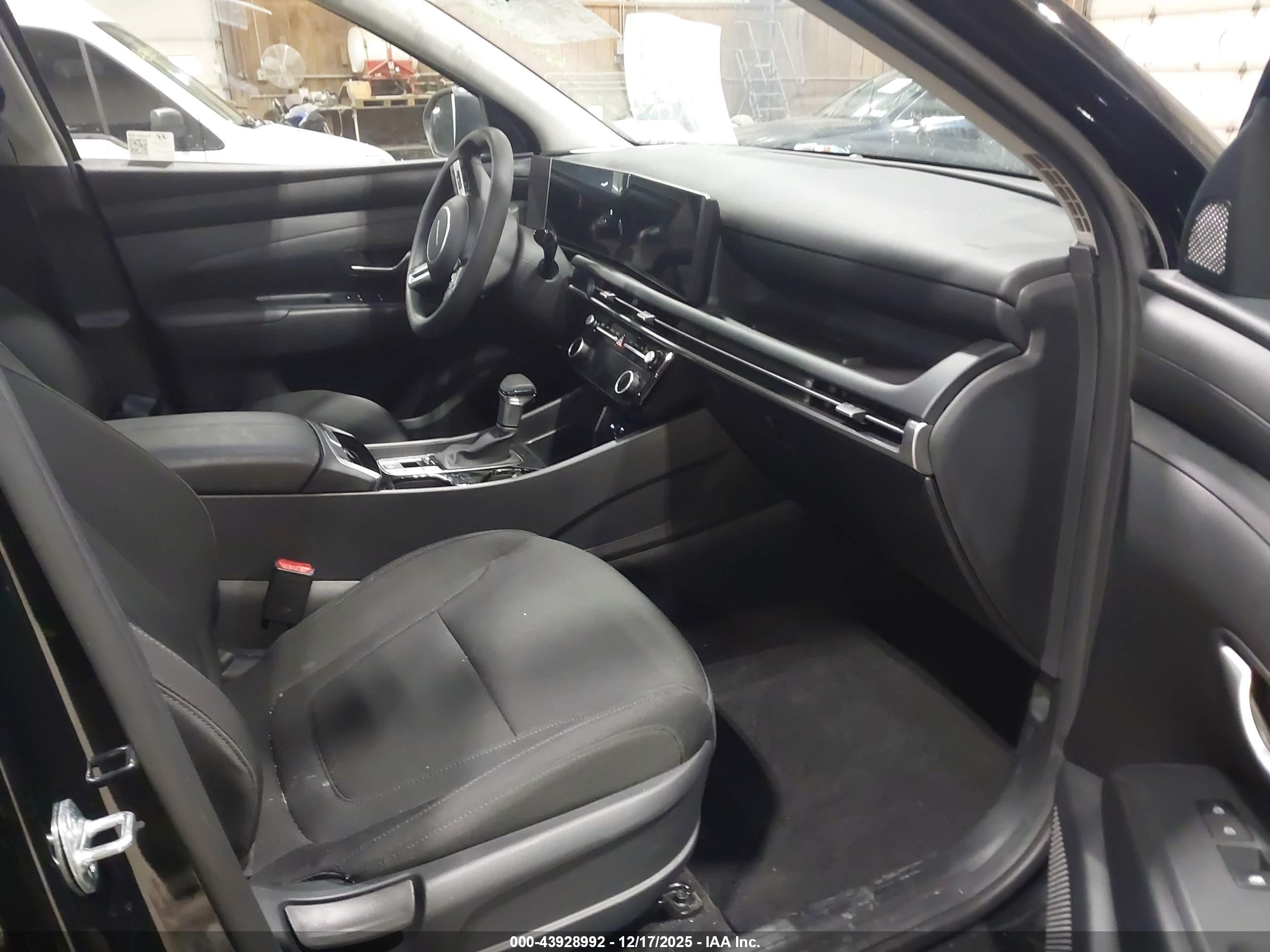 HYUNDAI TUCSON image 5