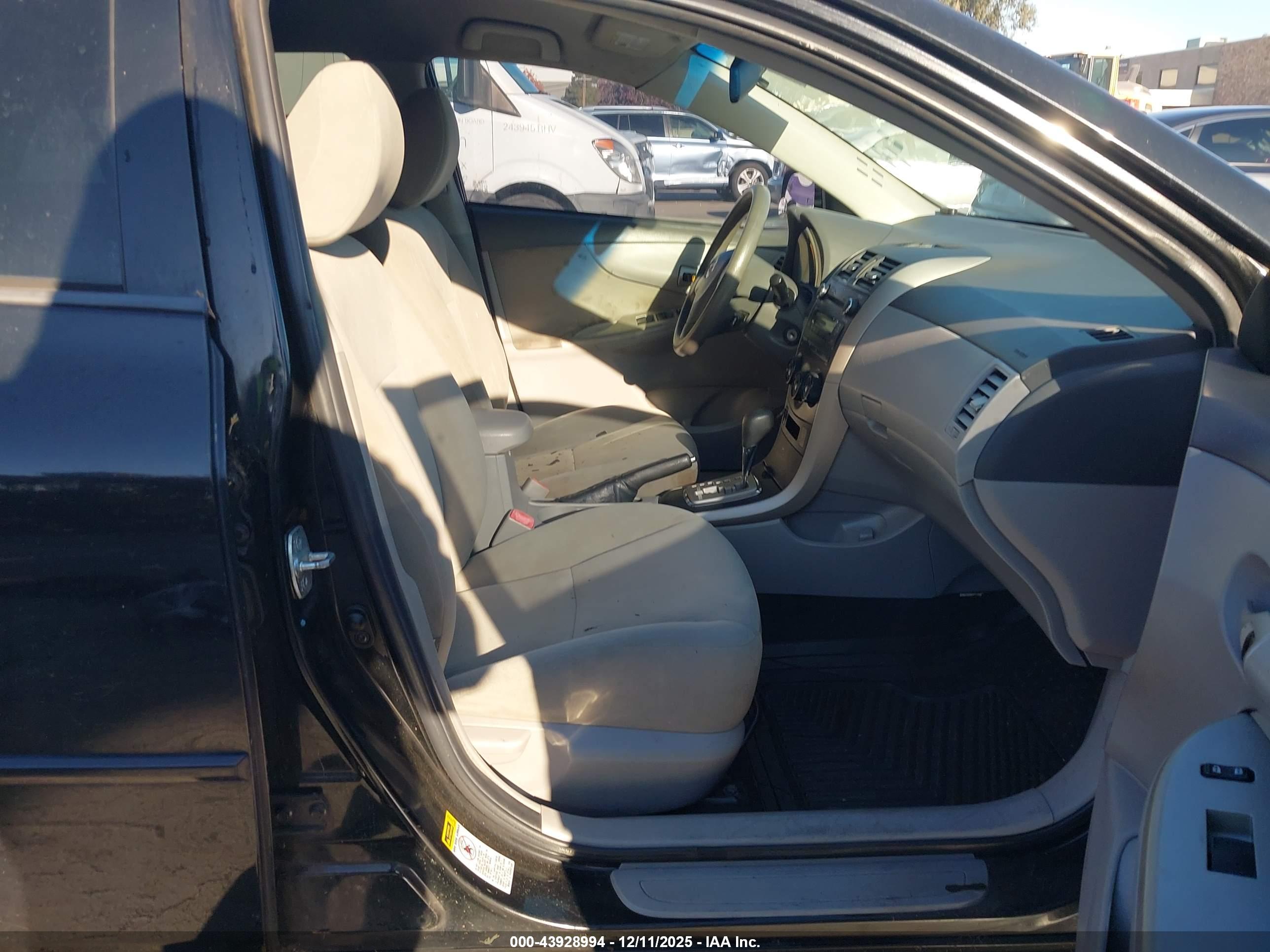 TOYOTA COROLLA image 5