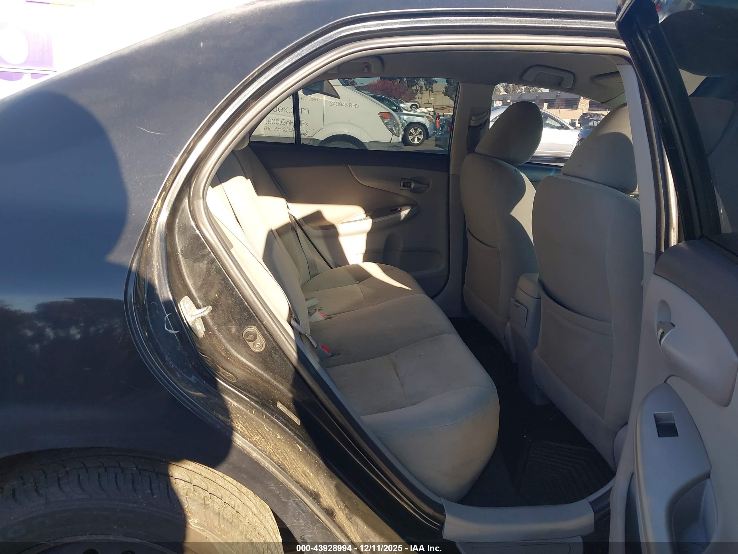 TOYOTA COROLLA image 8