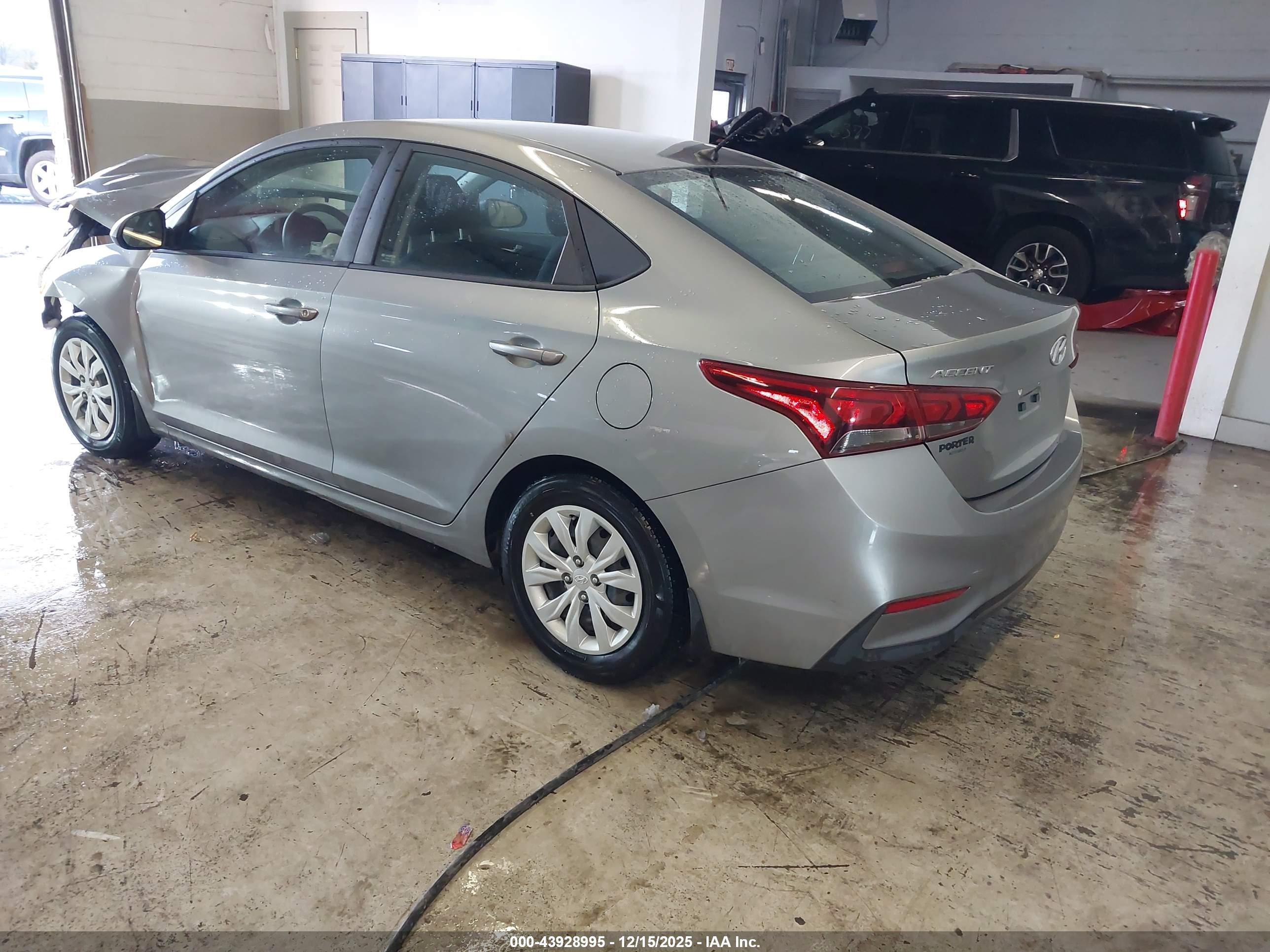 HYUNDAI ACCENT image 3