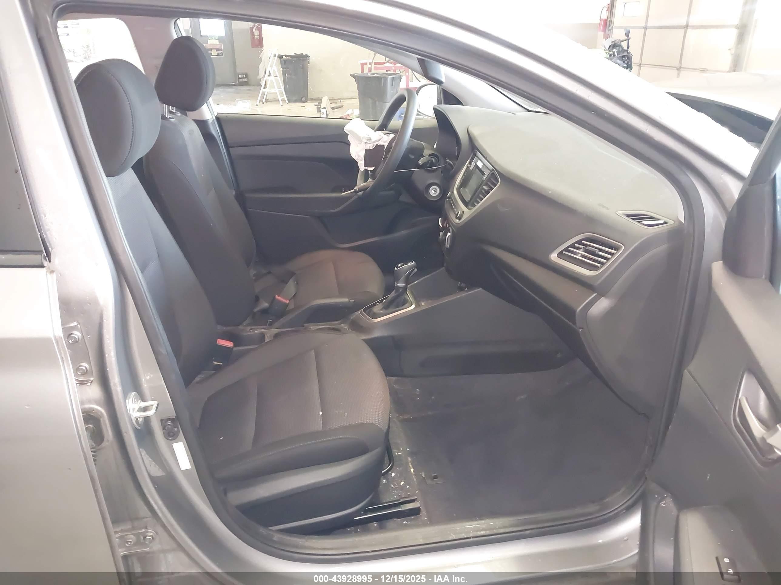 HYUNDAI ACCENT image 5
