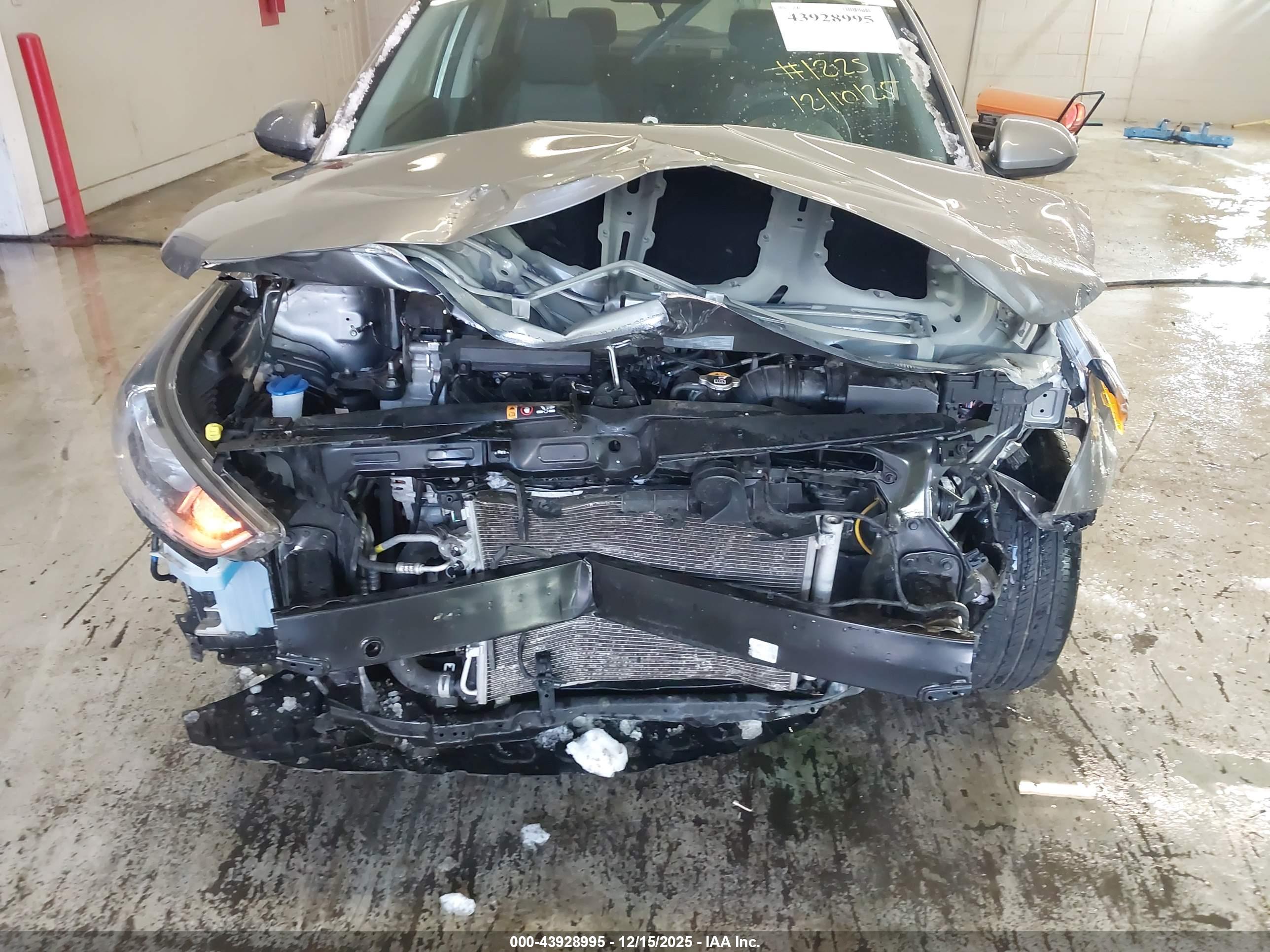 HYUNDAI ACCENT image 6