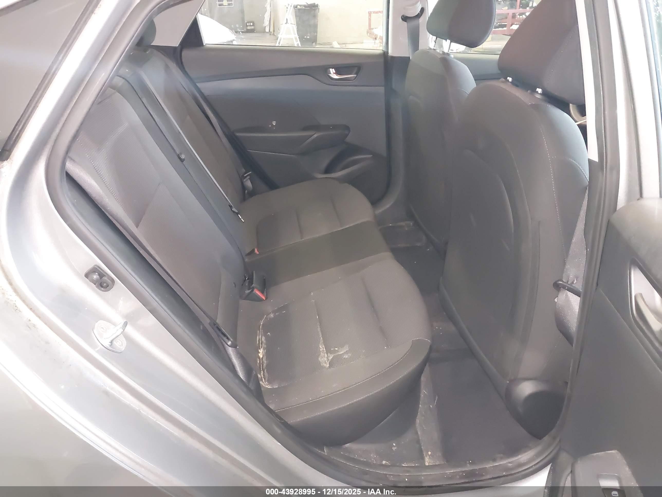 HYUNDAI ACCENT image 8