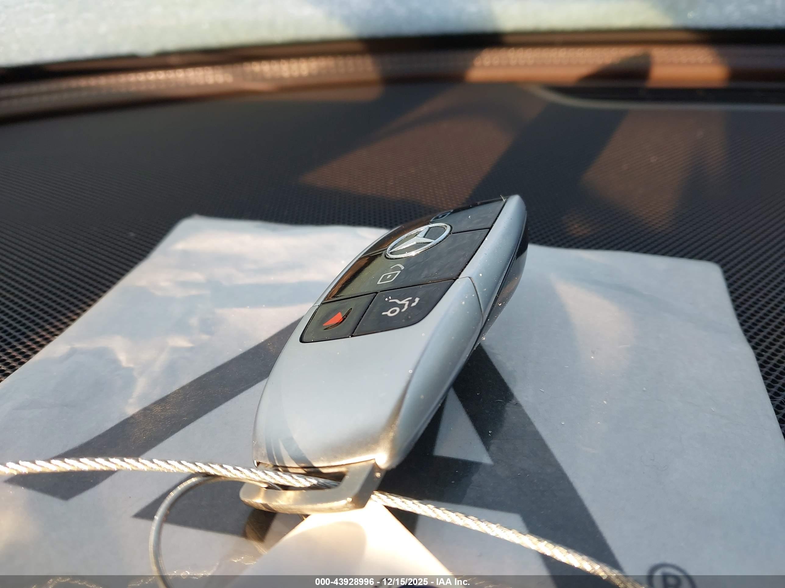MERCEDES-BENZ E image 11