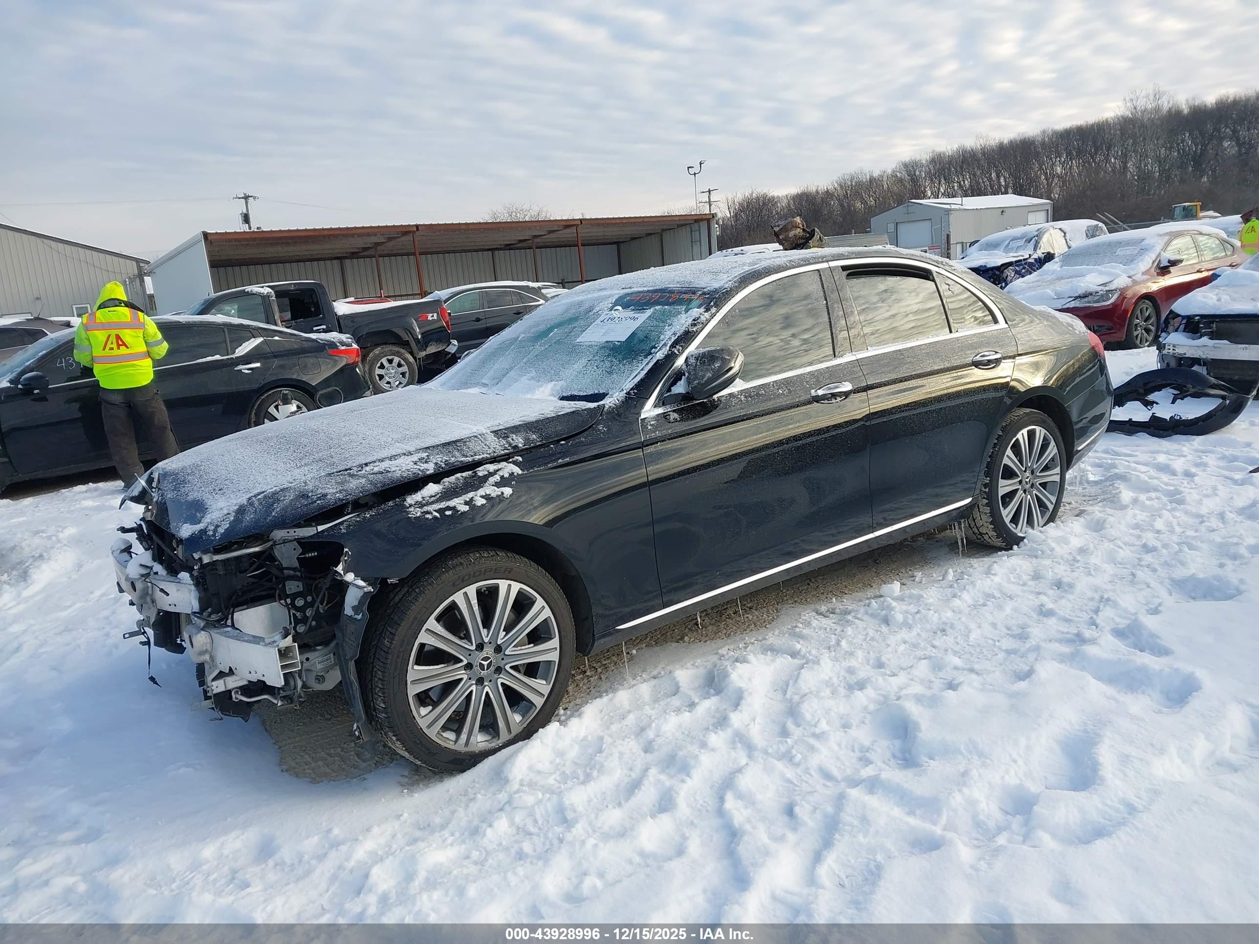 MERCEDES-BENZ E image 2