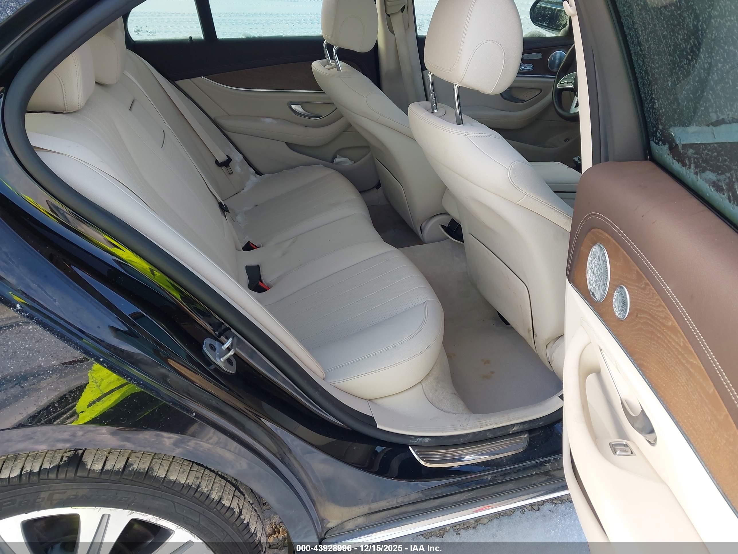 MERCEDES-BENZ E image 8