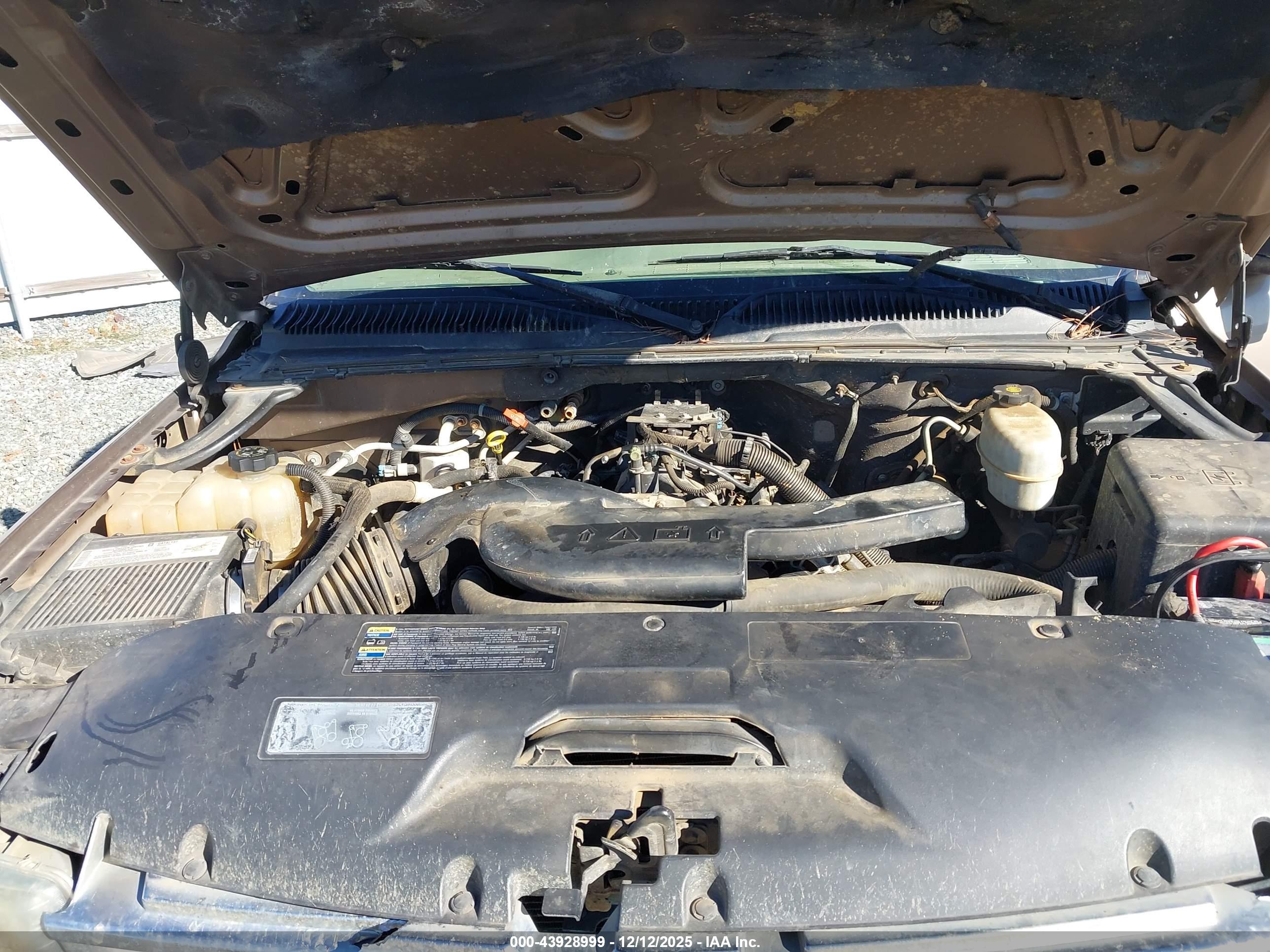 CHEVROLET TAHOE image 10