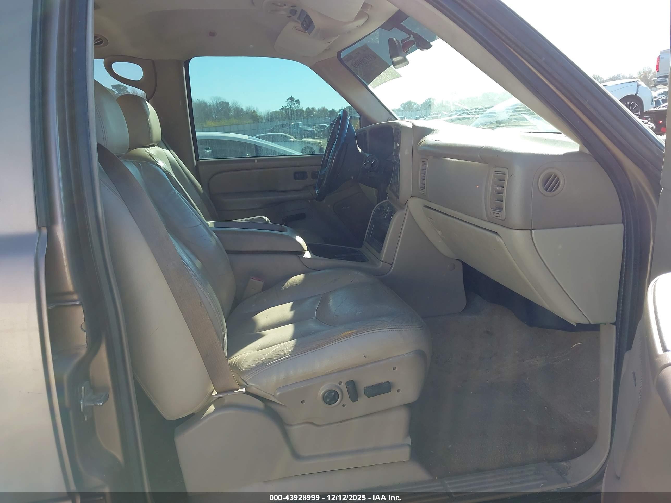 CHEVROLET TAHOE image 5
