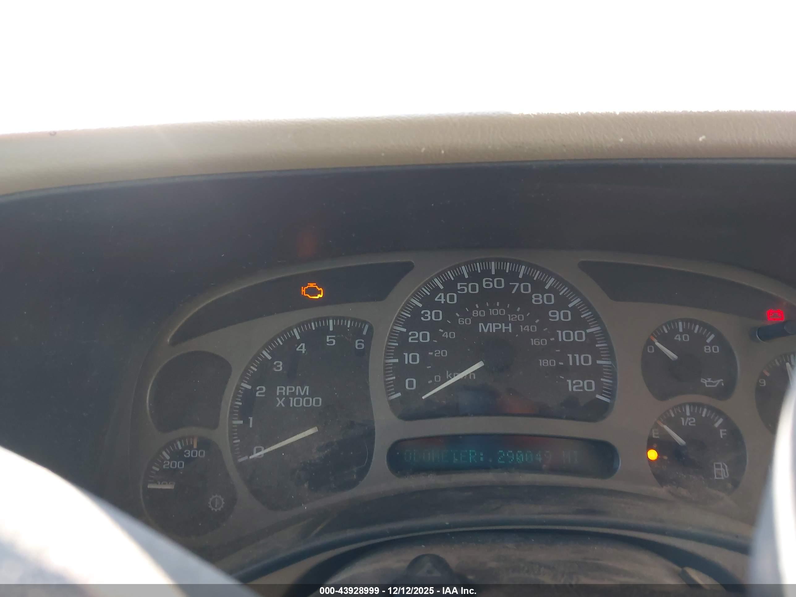CHEVROLET TAHOE image 7